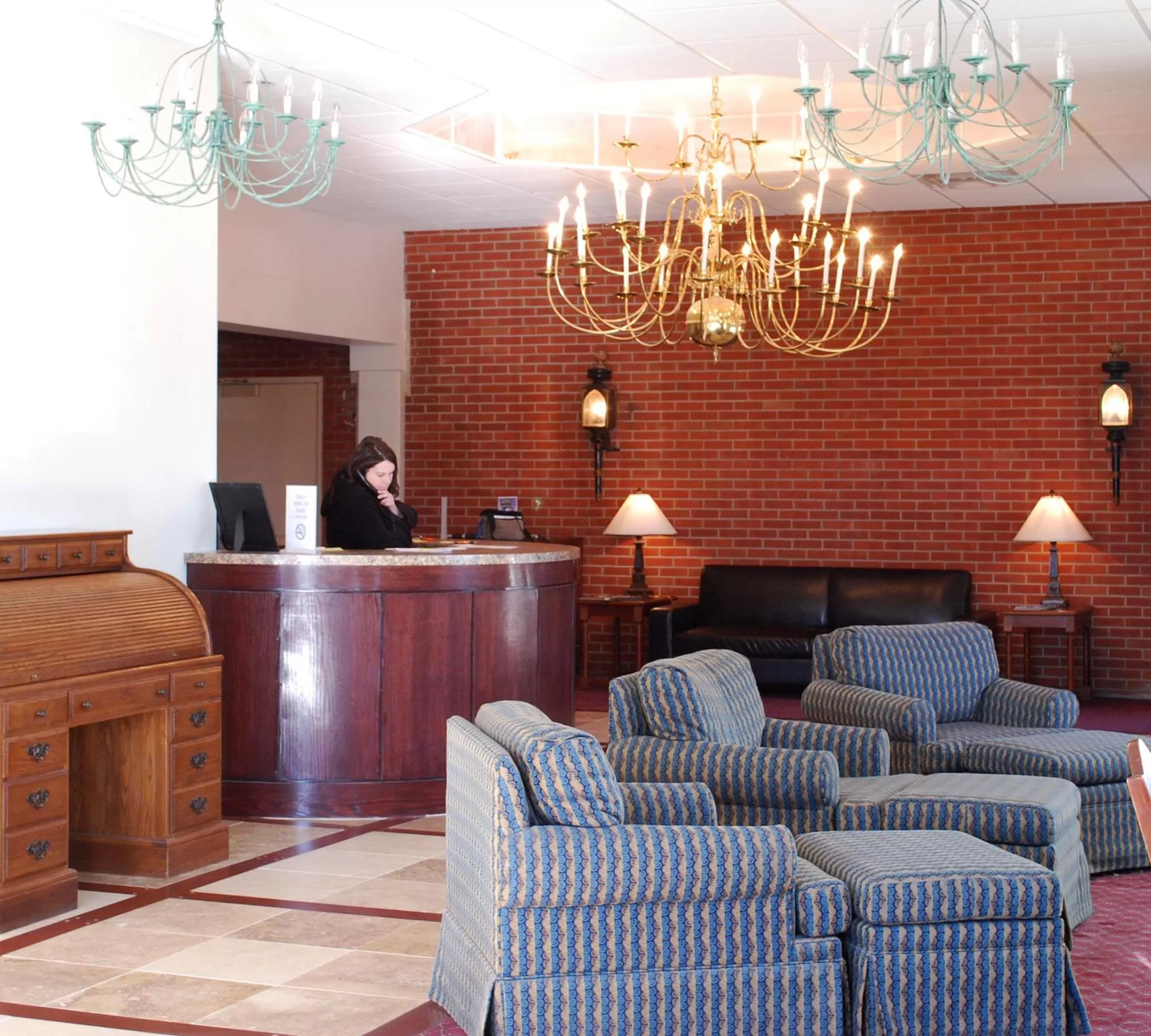 Communal lounge/ TV room in Travel Inn - Watertown NY