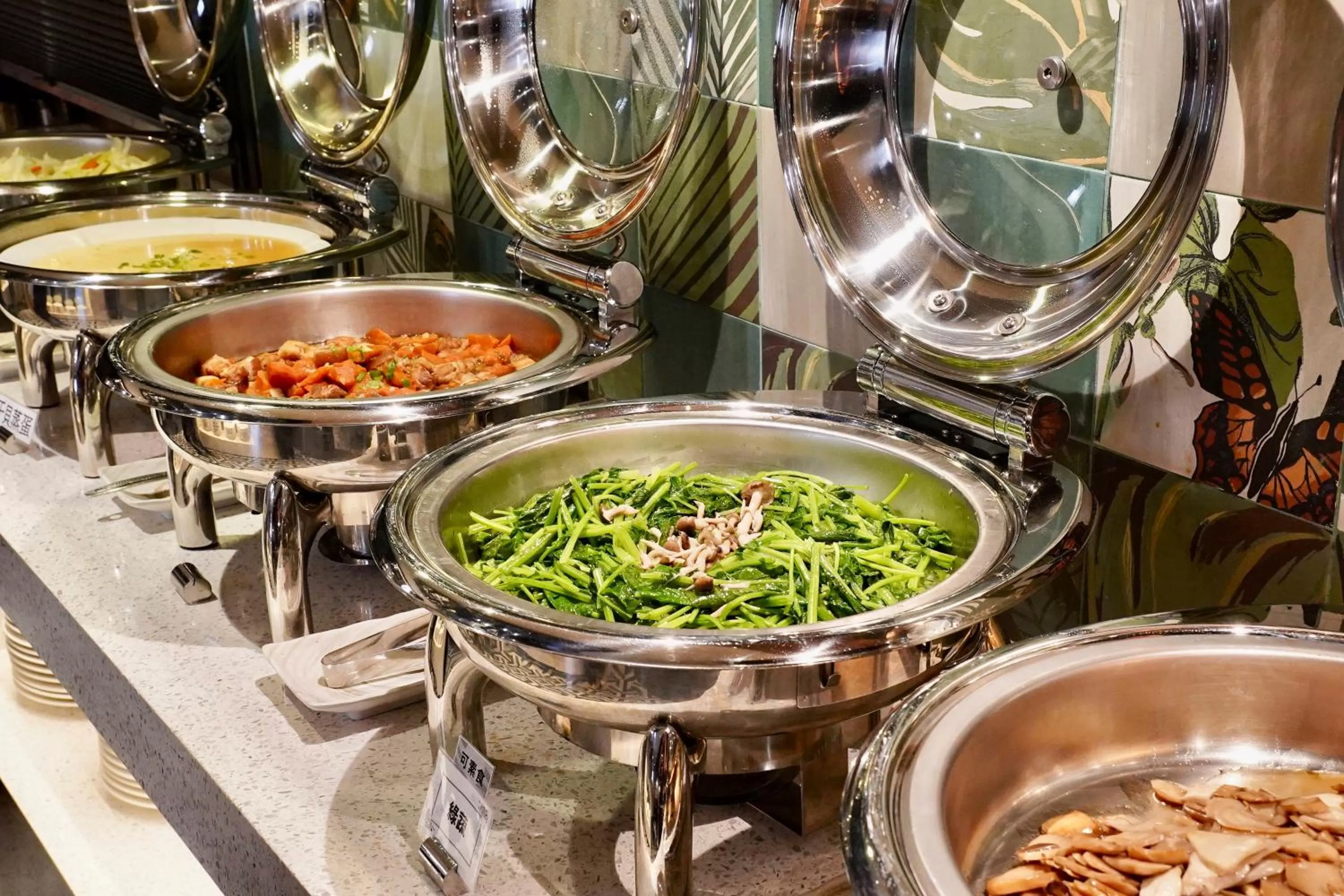 Food and drinks in Tenz Go Hotel