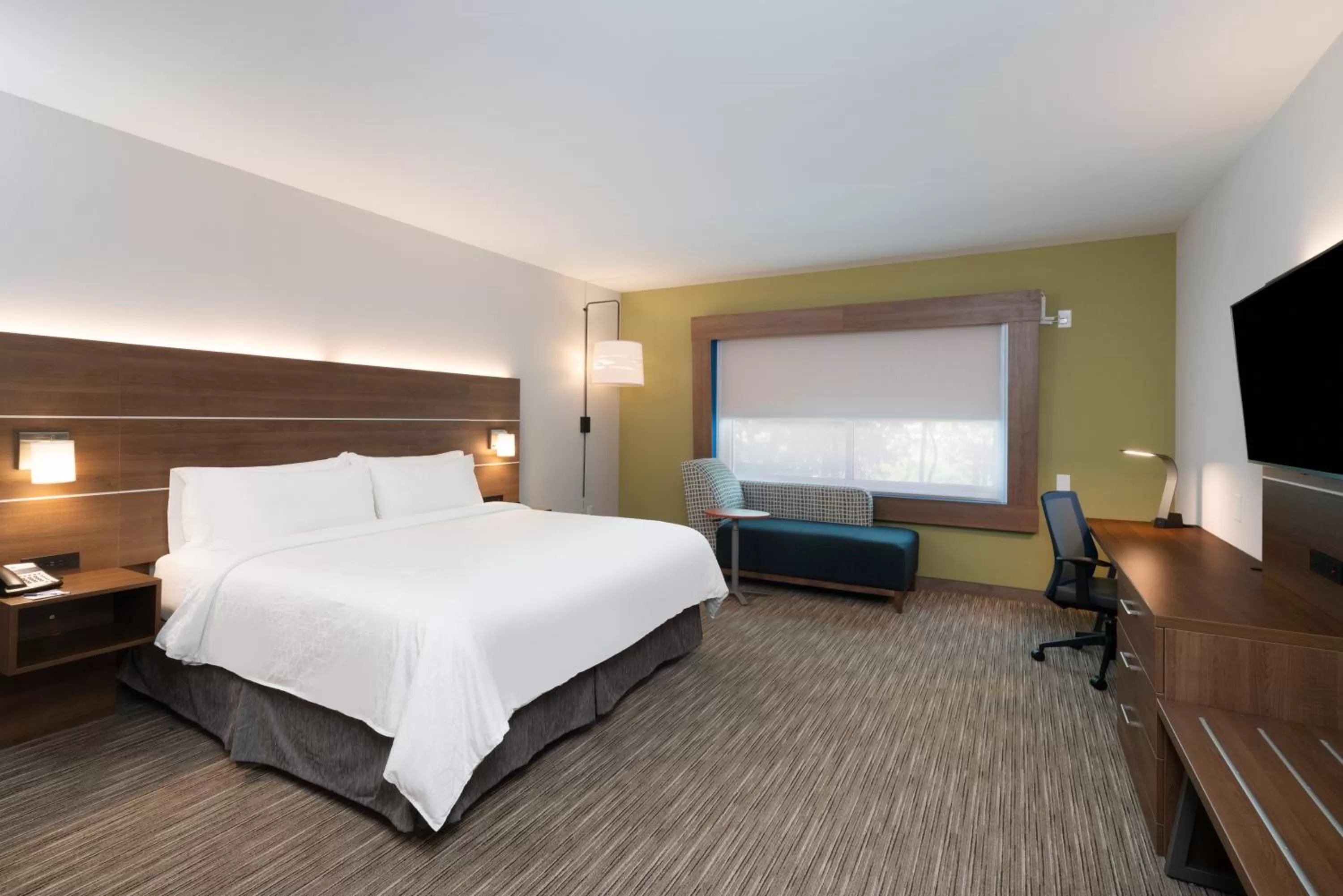Photo of the whole room, Bed in Holiday Inn Express & Suites Atlanta Airport NE - Hapeville by IHG