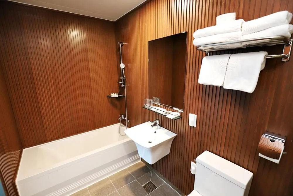 Toilet in Sea Moon Tourist Hotel