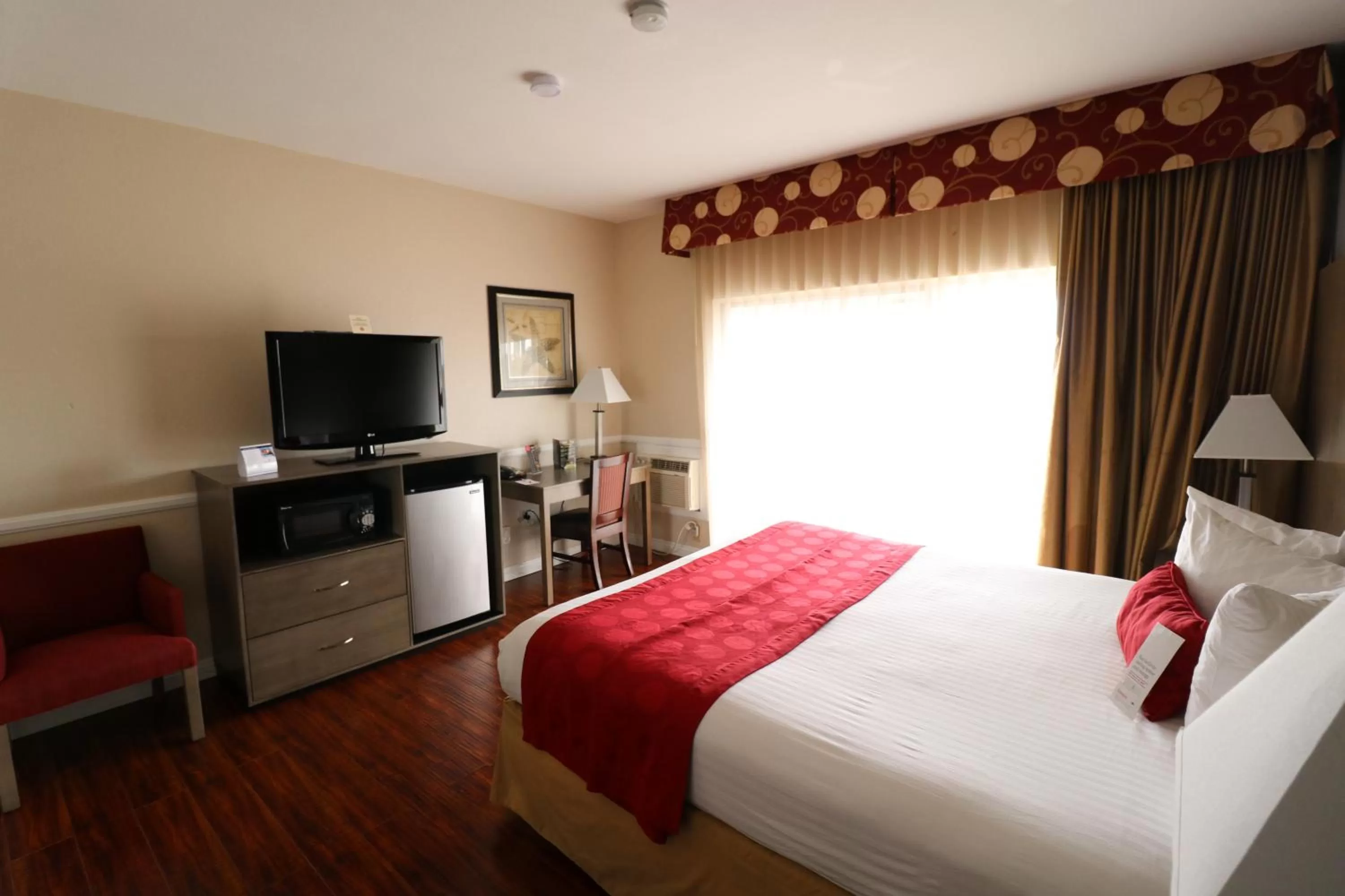 King Room with Harbor View - Non-Smoking in Ramada by Wyndham San Diego Airport