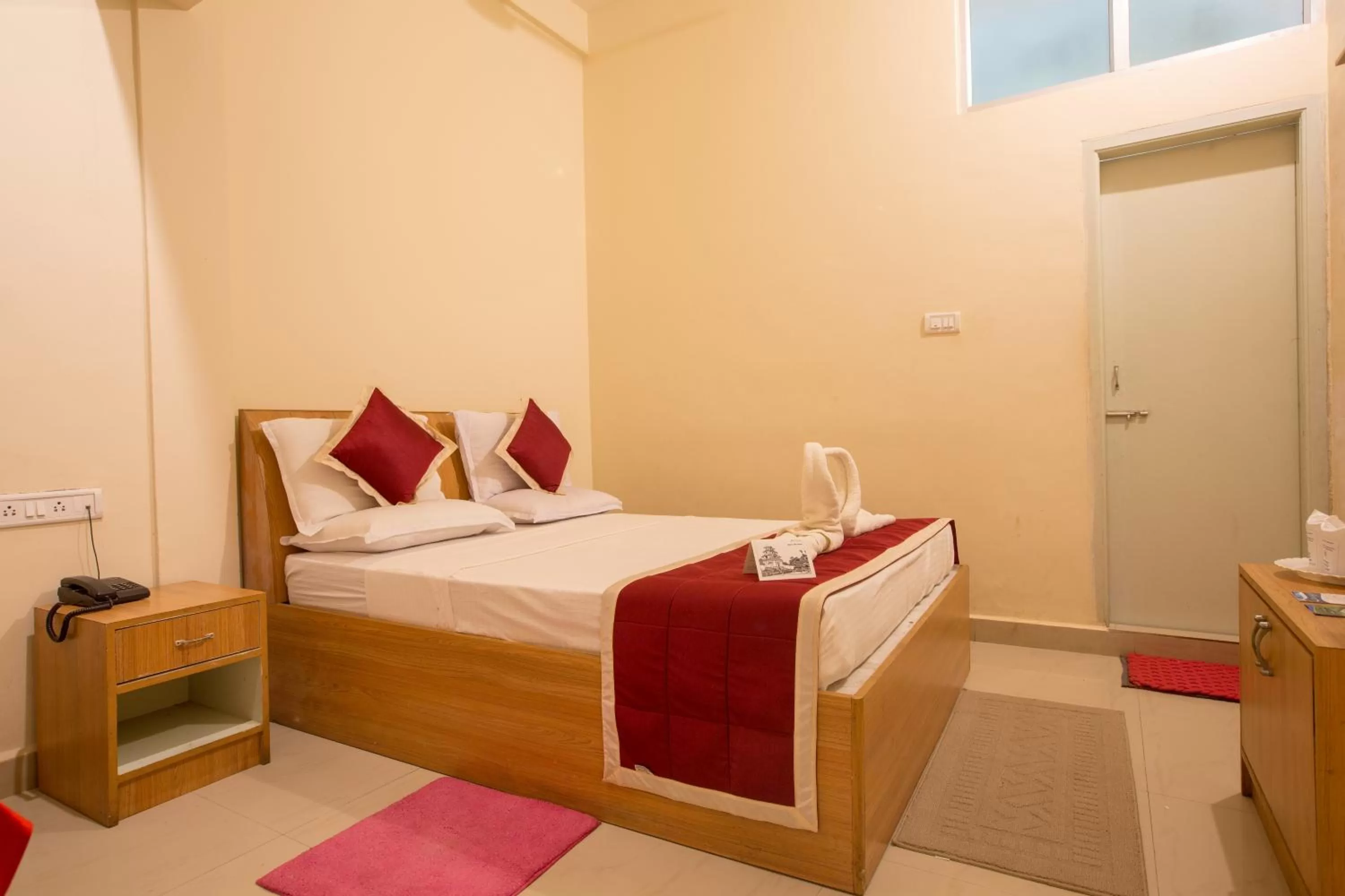 Bed in KSTDC Hotel Mayura TalaKaveri, Bhagamandala