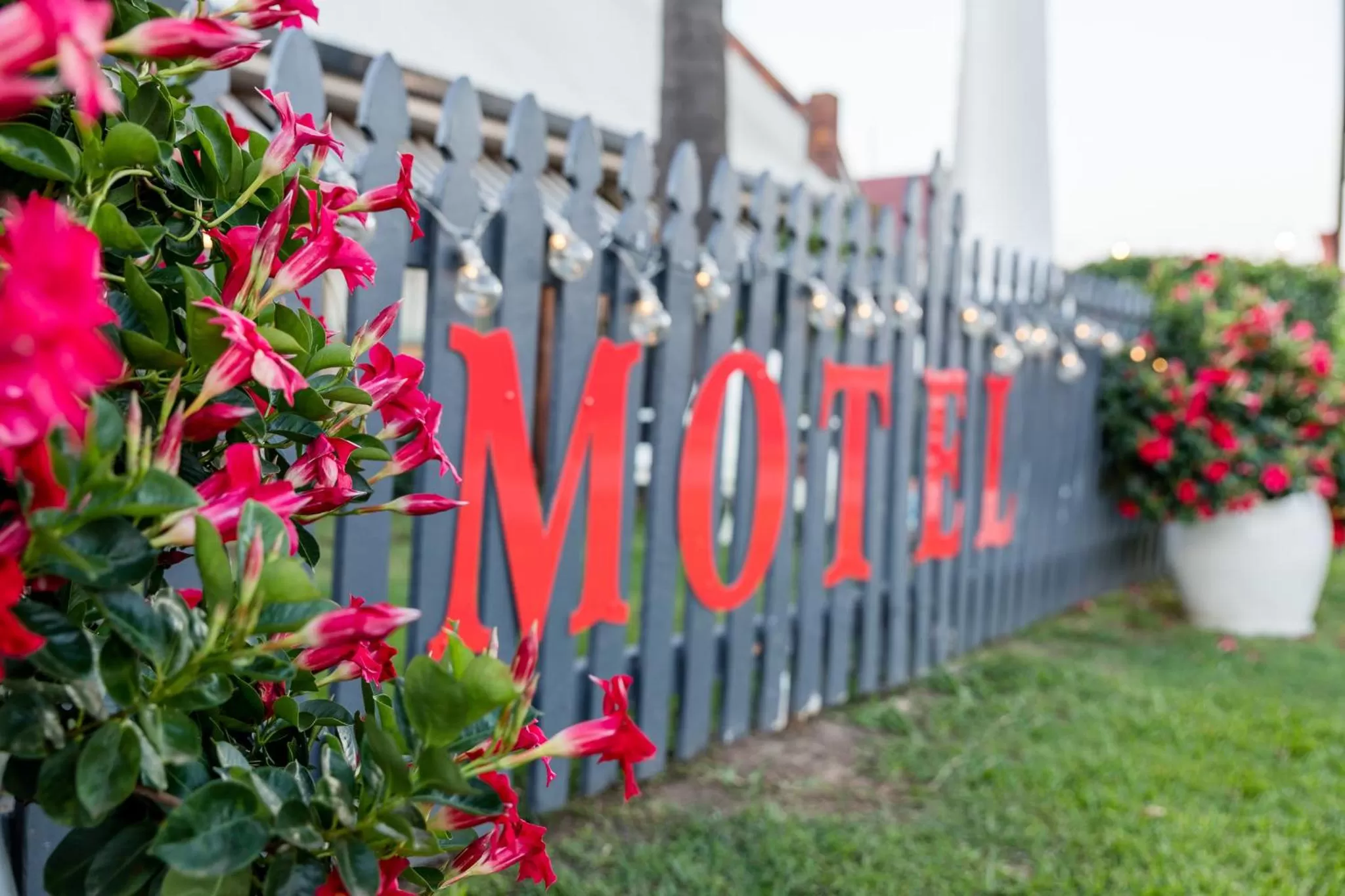 Property building in Country Pathfinder Motor Inn