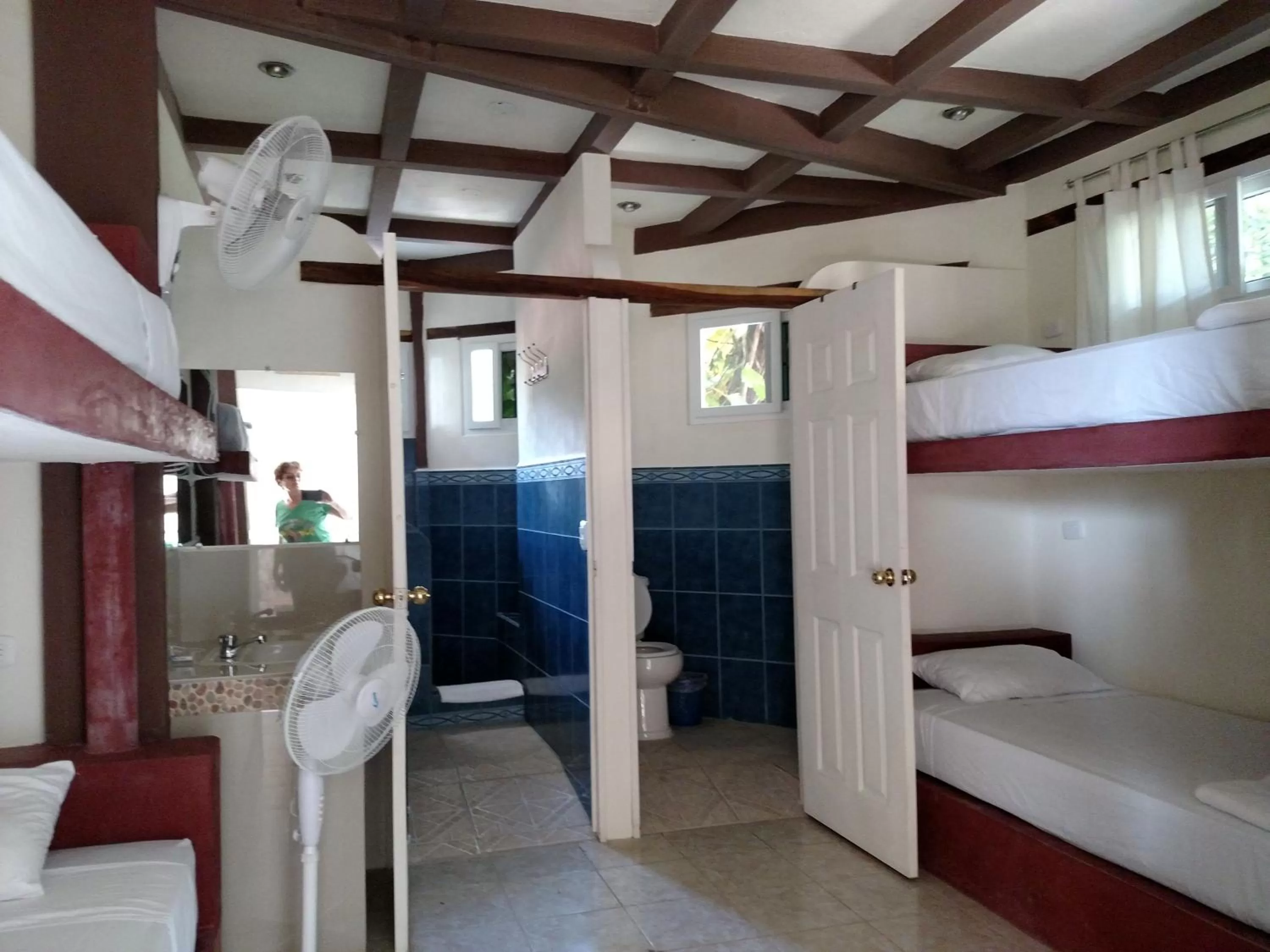 bunk bed, Bathroom in Zapote Tree Inn