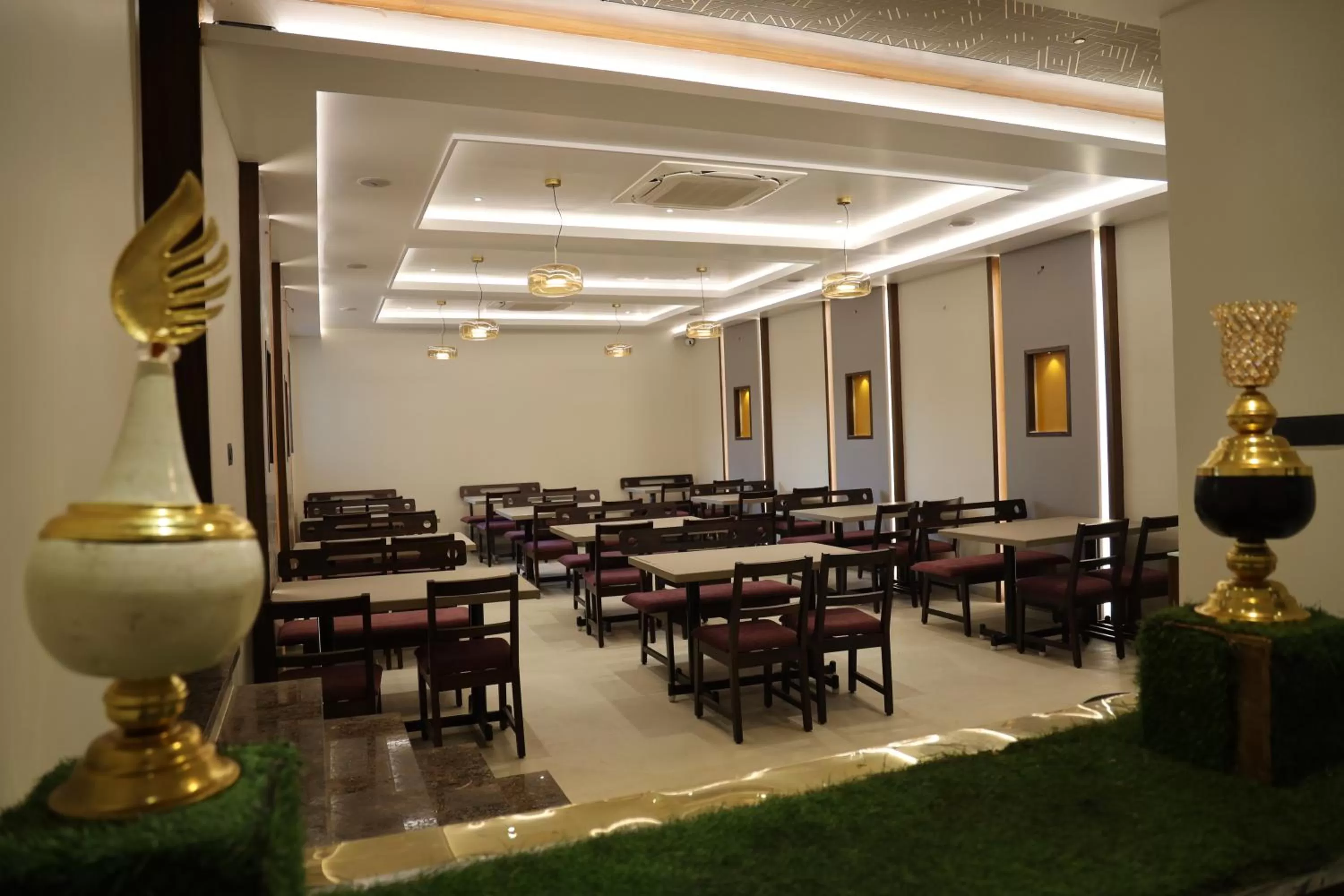 Restaurant/Places to Eat in Blisss Hotel Kolhapur
