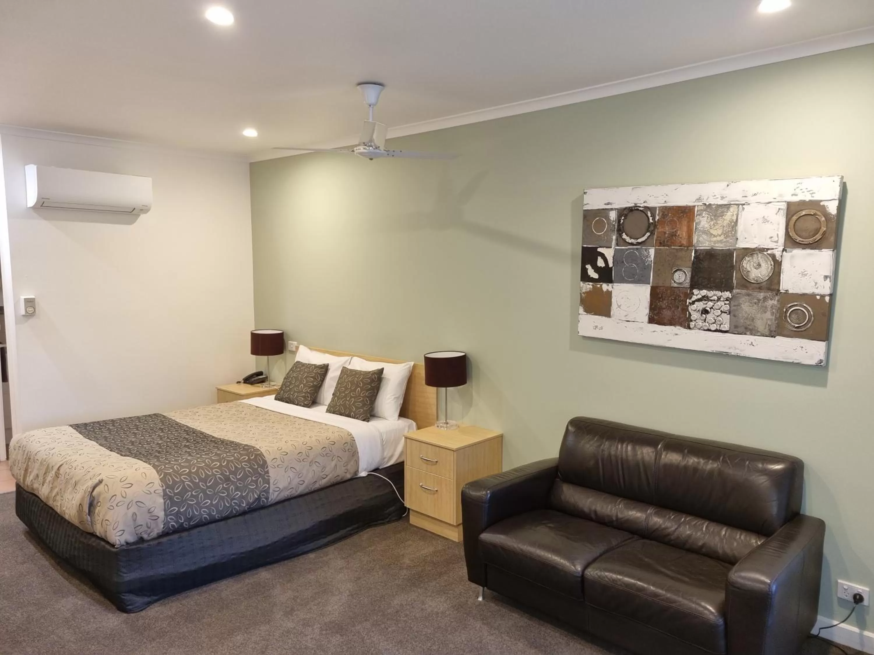 Living room, Bed in Golden Heritage Accommodation