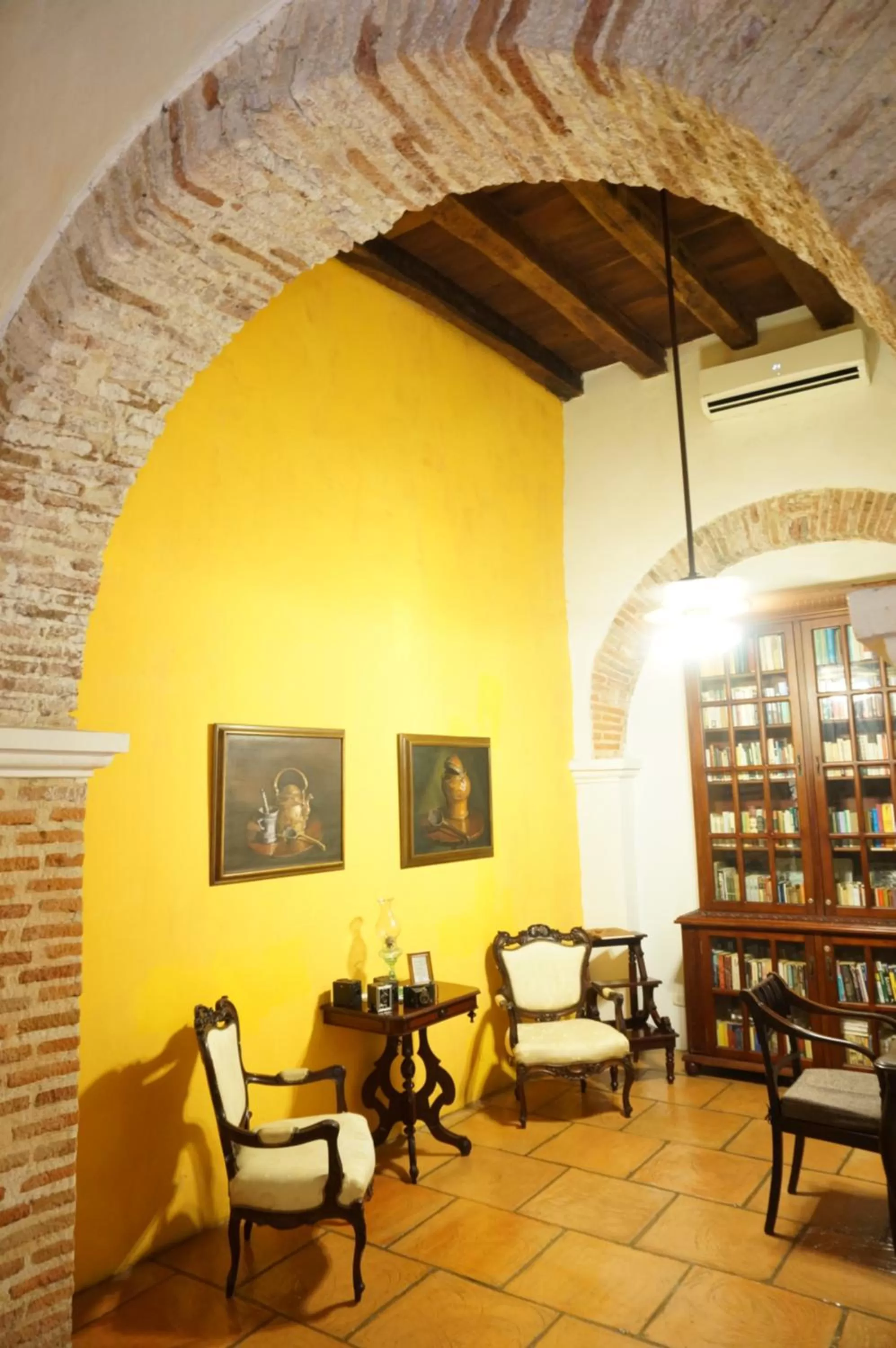 Library in Alfiz Hotel