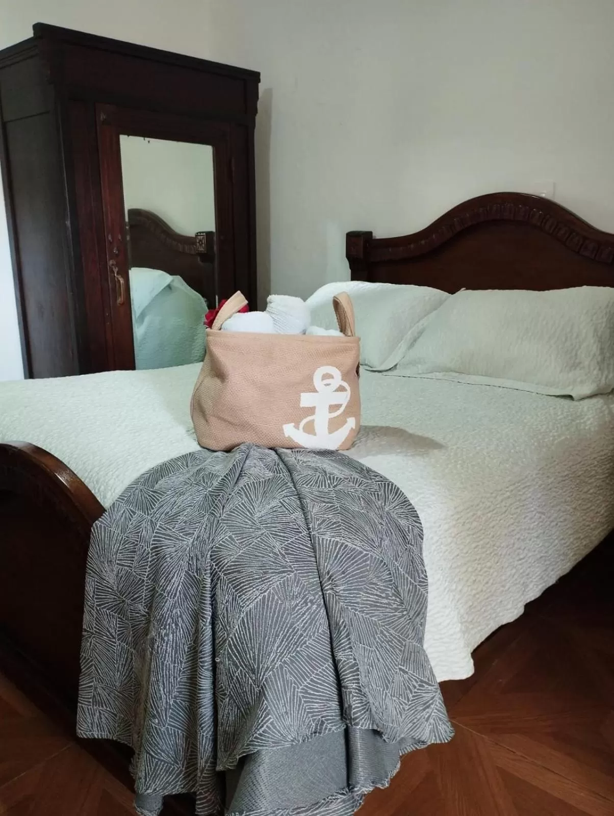 Photo of the whole room, Bed in Sunset Paradise