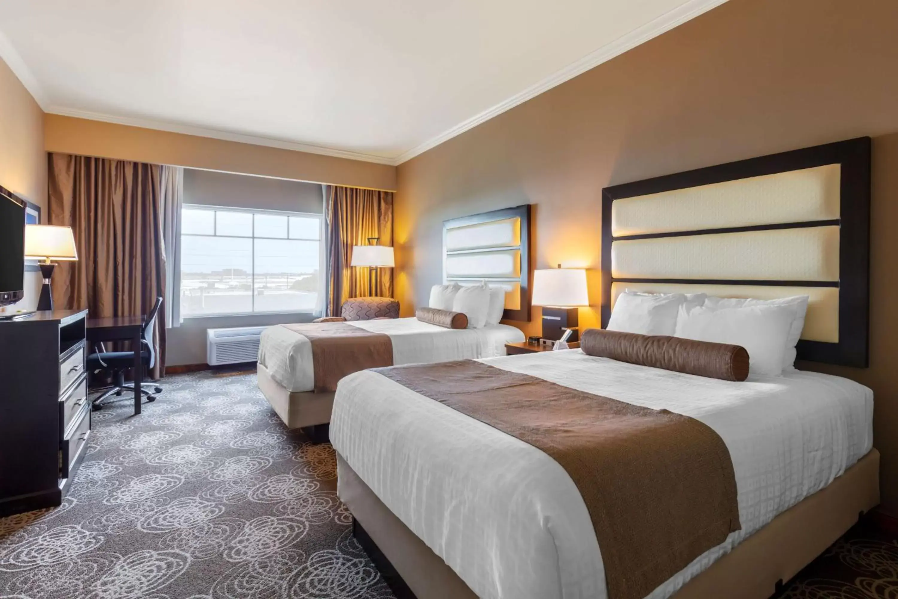 Queen Room with Two Queen Beds and Bath Tub - Disability Access/Non-Smoking in Best Western Plus Miami Airport North Hotel & Suites Queen Room with Two Queen Beds and Bath Tub - Disability Access/Non-Smoking in Best Western Plus Miami Airport North Hotel & Suites