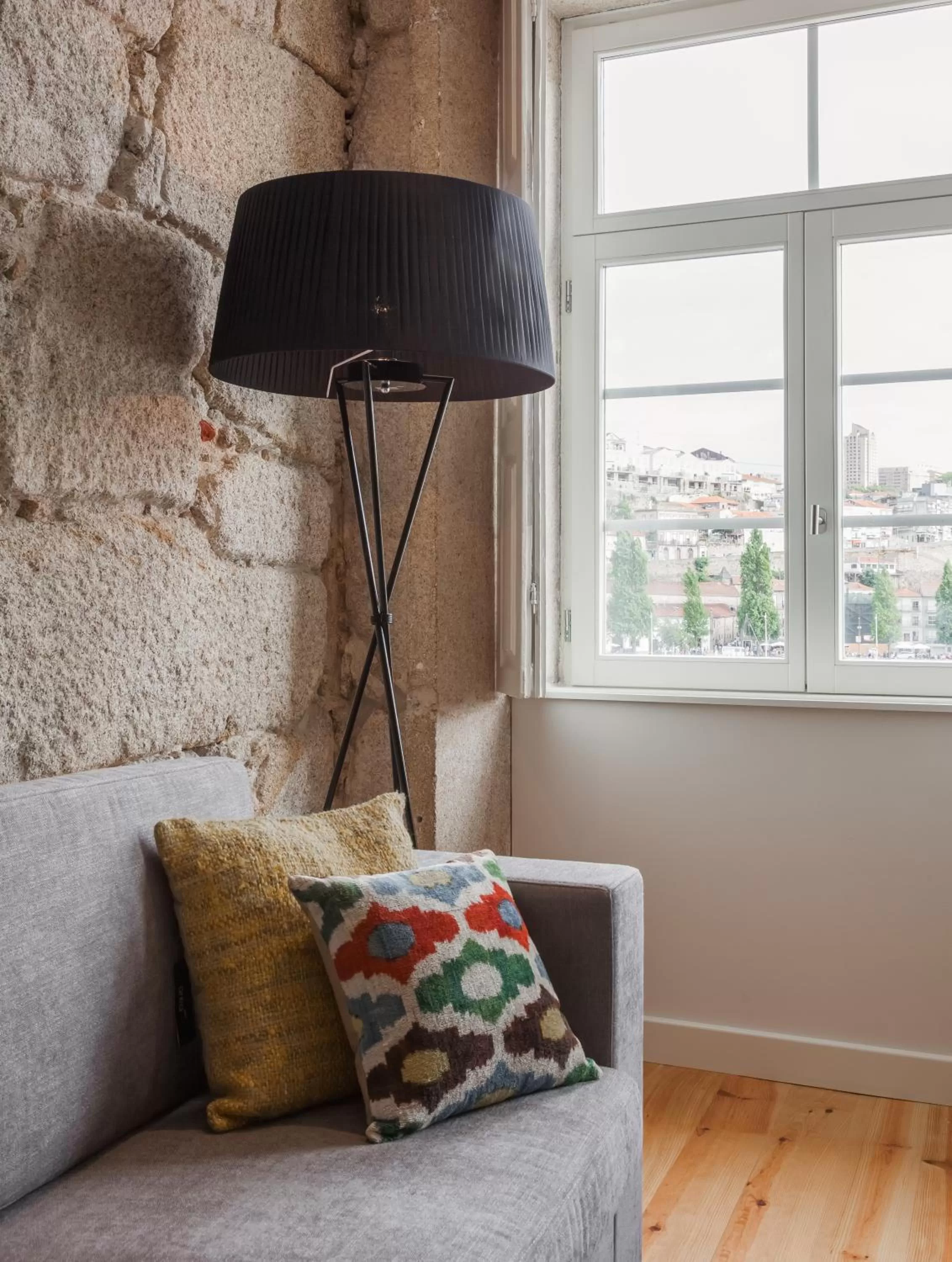 Decorative detail in Porto River