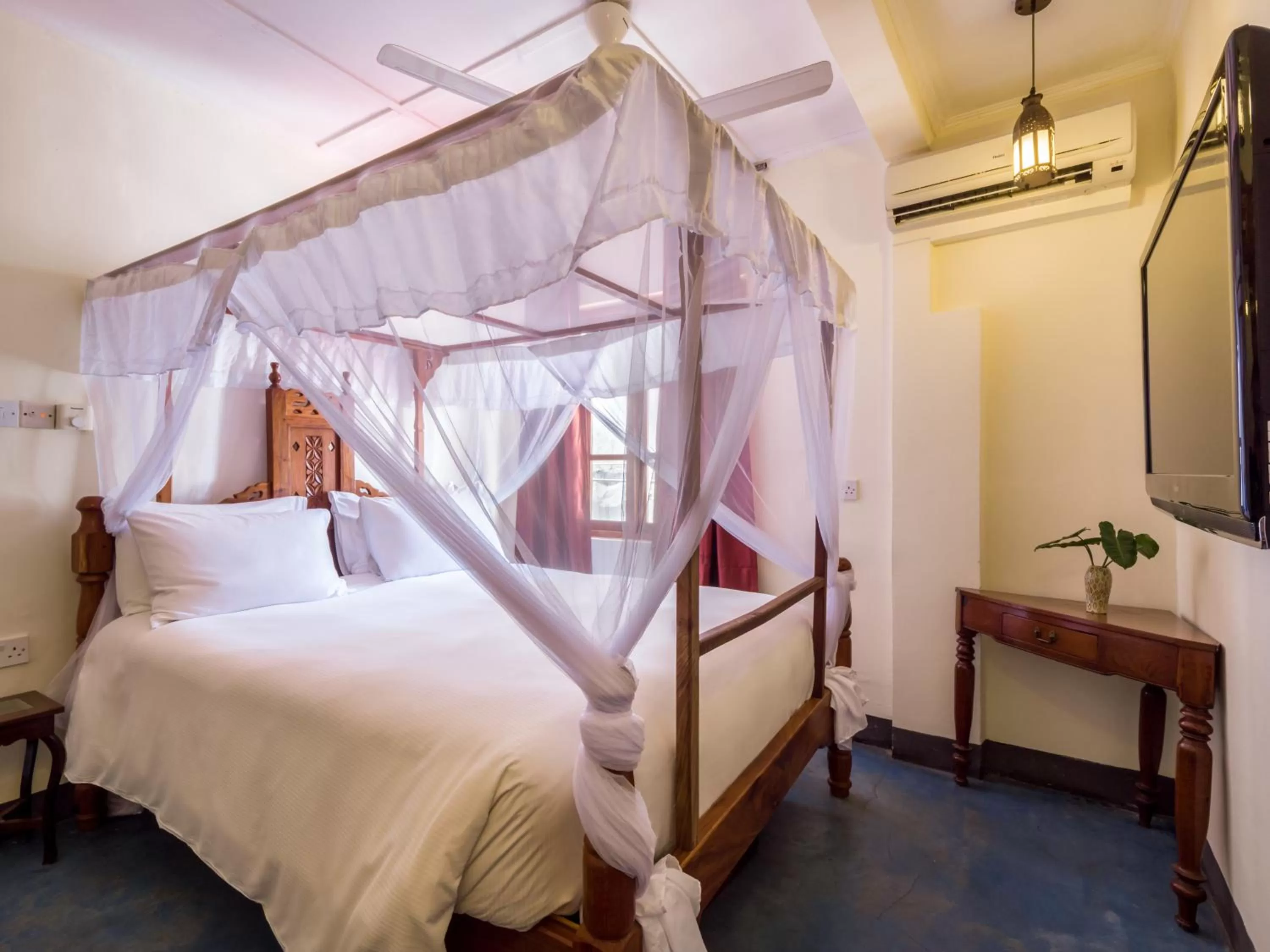 Photo of the whole room, Bed in Beyt Al Salaam