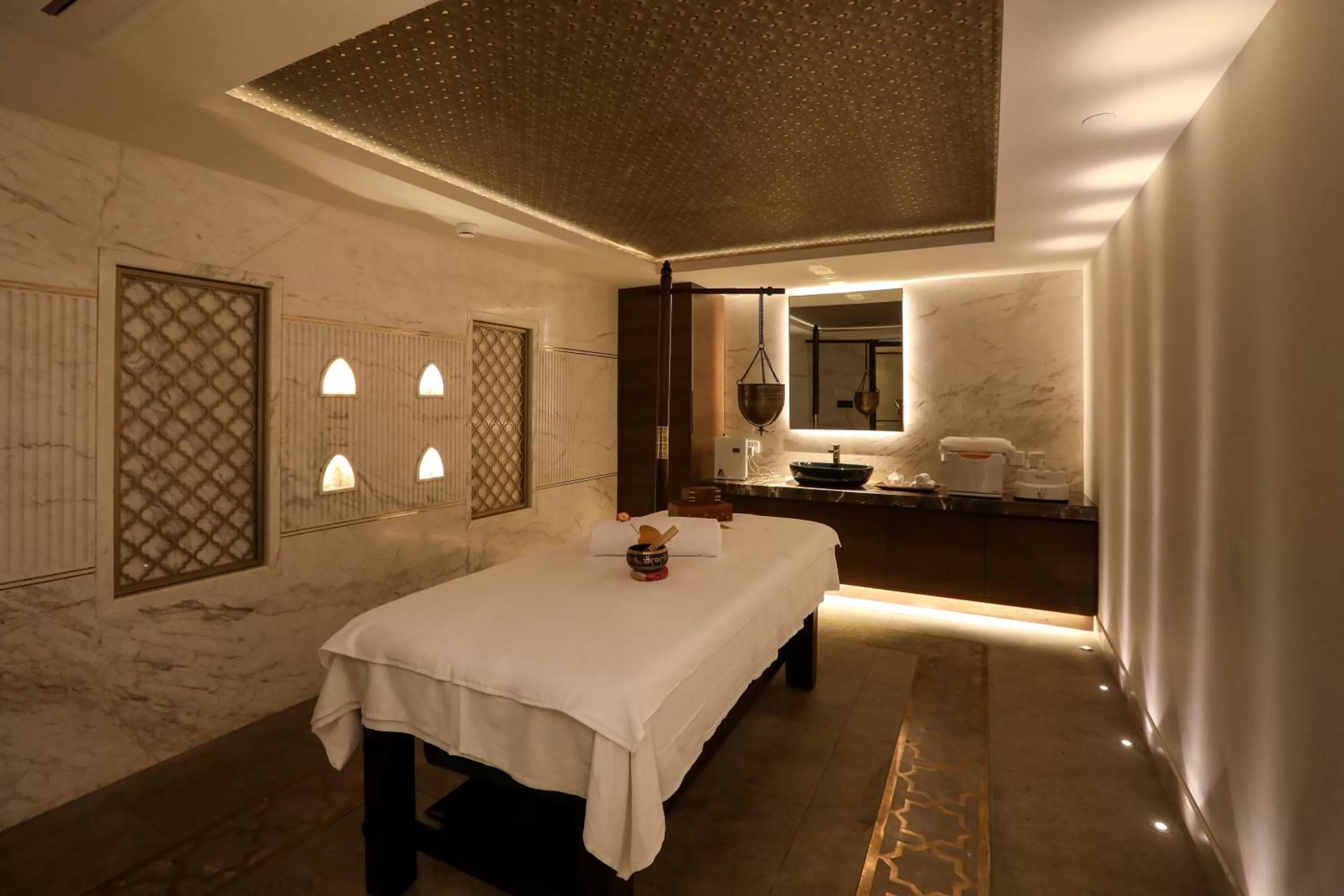 Spa and wellness centre/facilities, Bed in Radisson Blu Hotel & Suites GRT Chennai