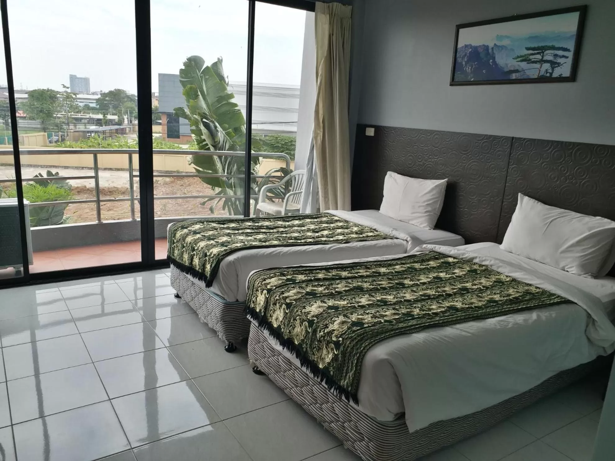 Photo of the whole room, Bed in Platinum Place