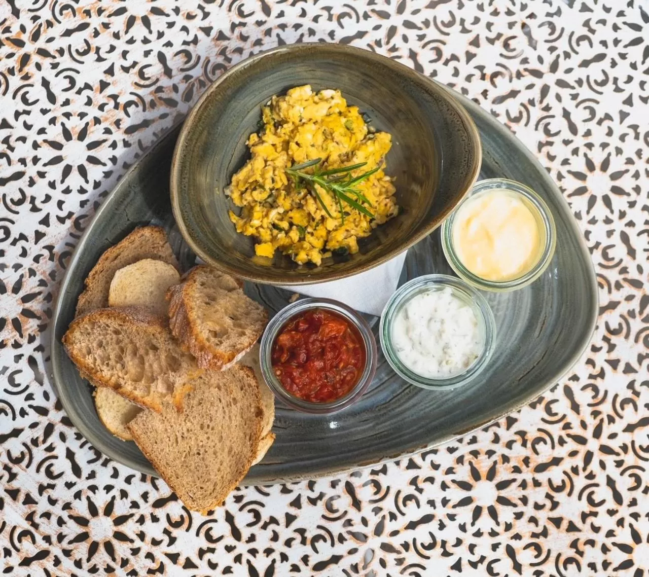 Breakfast in Blackhome Innsbruck Boutique I contactless check-in