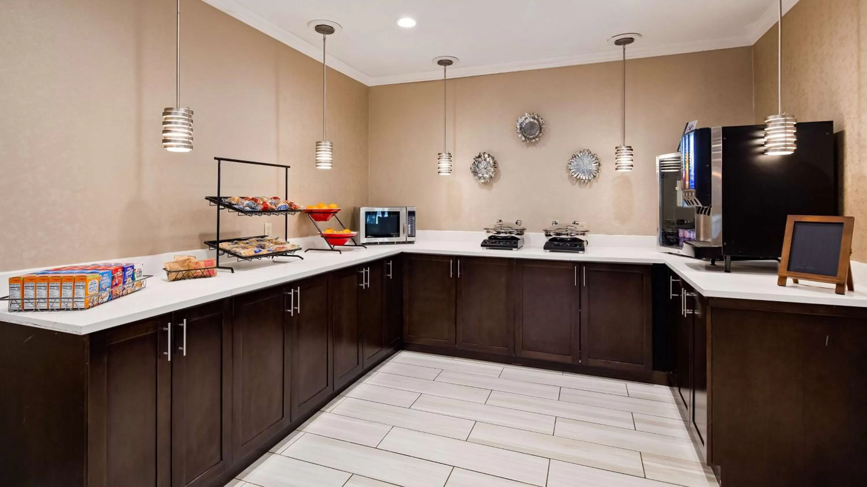 Restaurant/places to eat in Best Western Muscatine - Pearl City Hotel