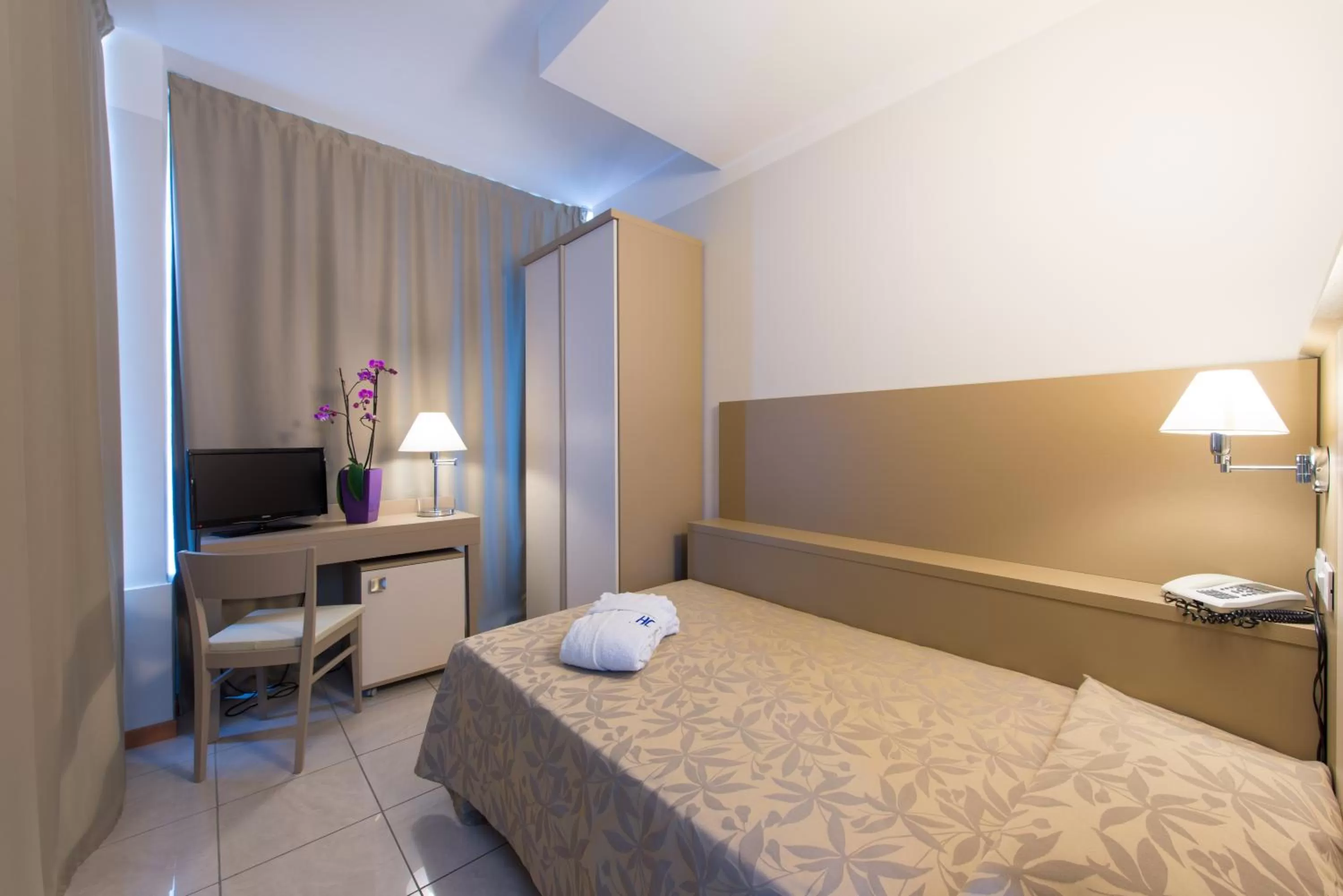 Drinks, Bed in Hotel Cristallo