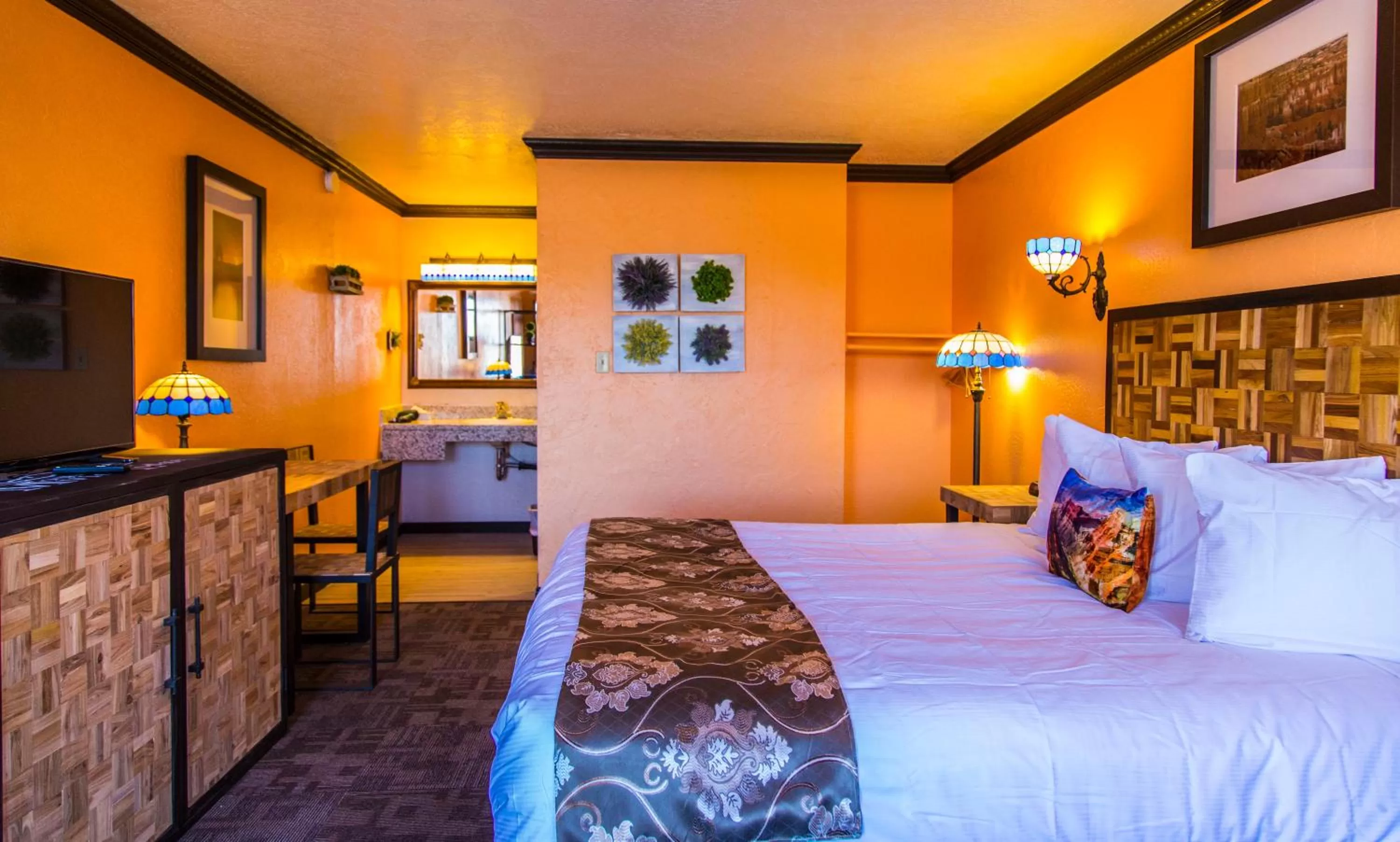 Photo of the whole room in Mountain View Lodge