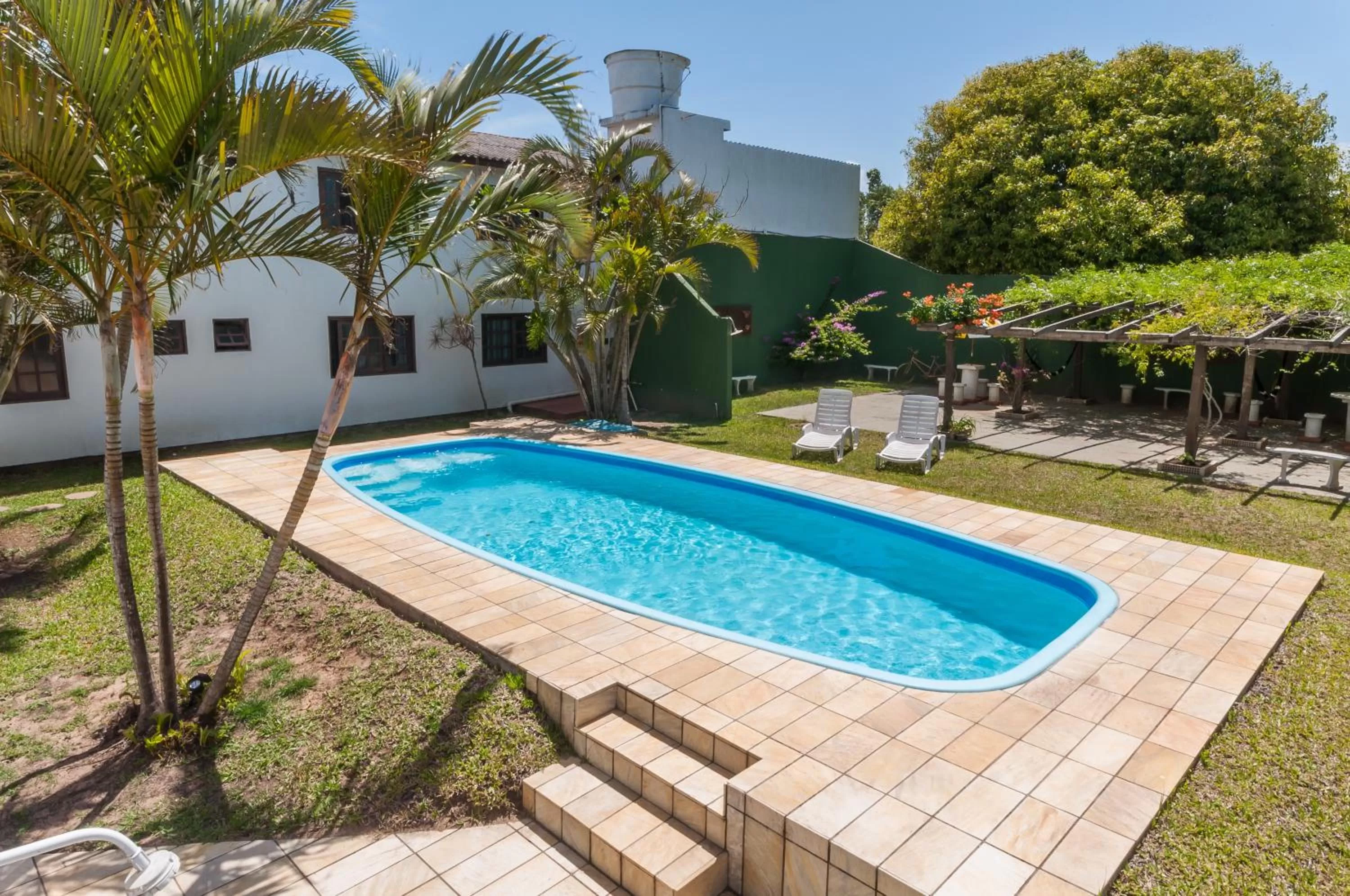 Swimming pool in Pousada Itapeva