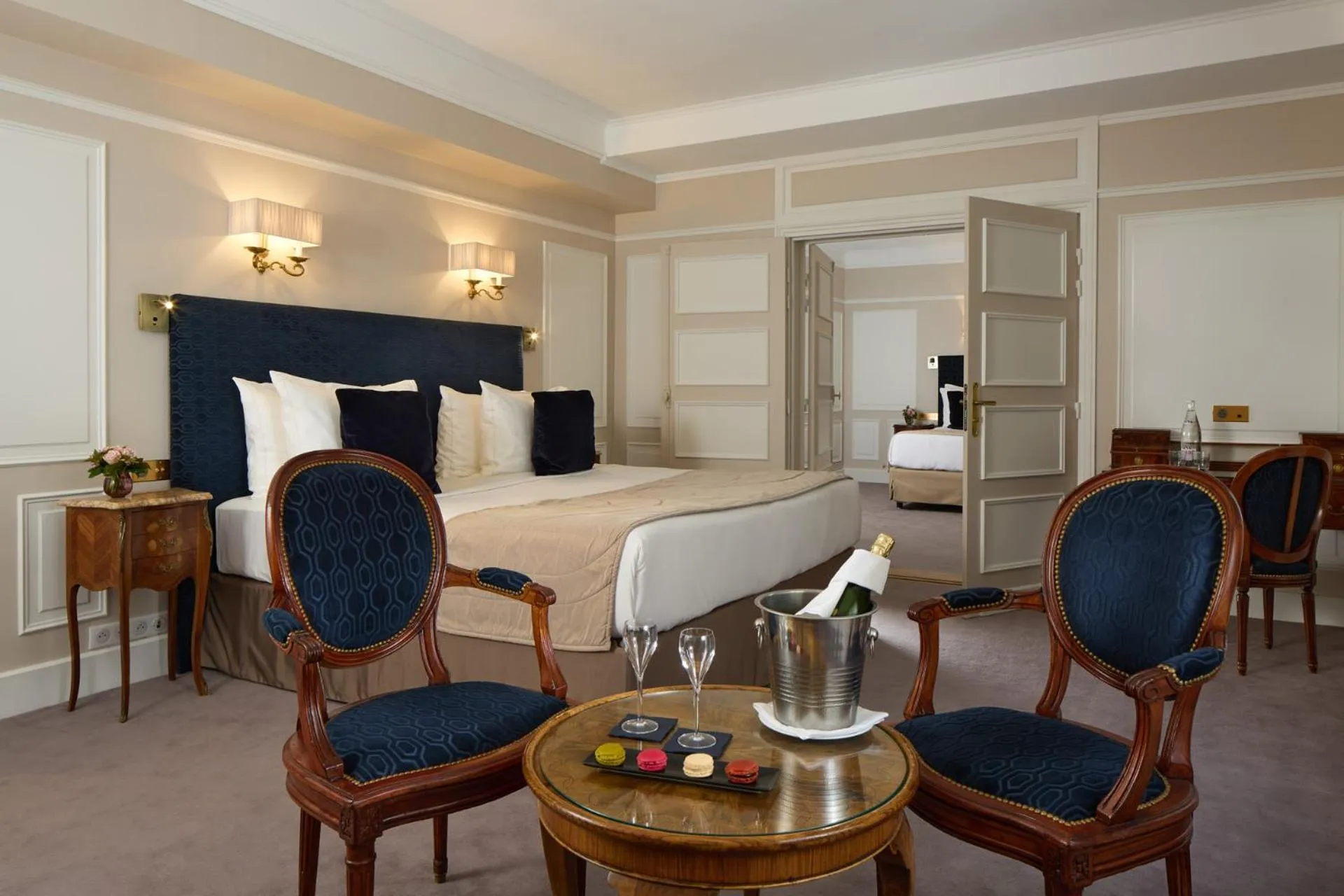 Photo of the whole room in Majestic Hotel Spa - Champs Elysées