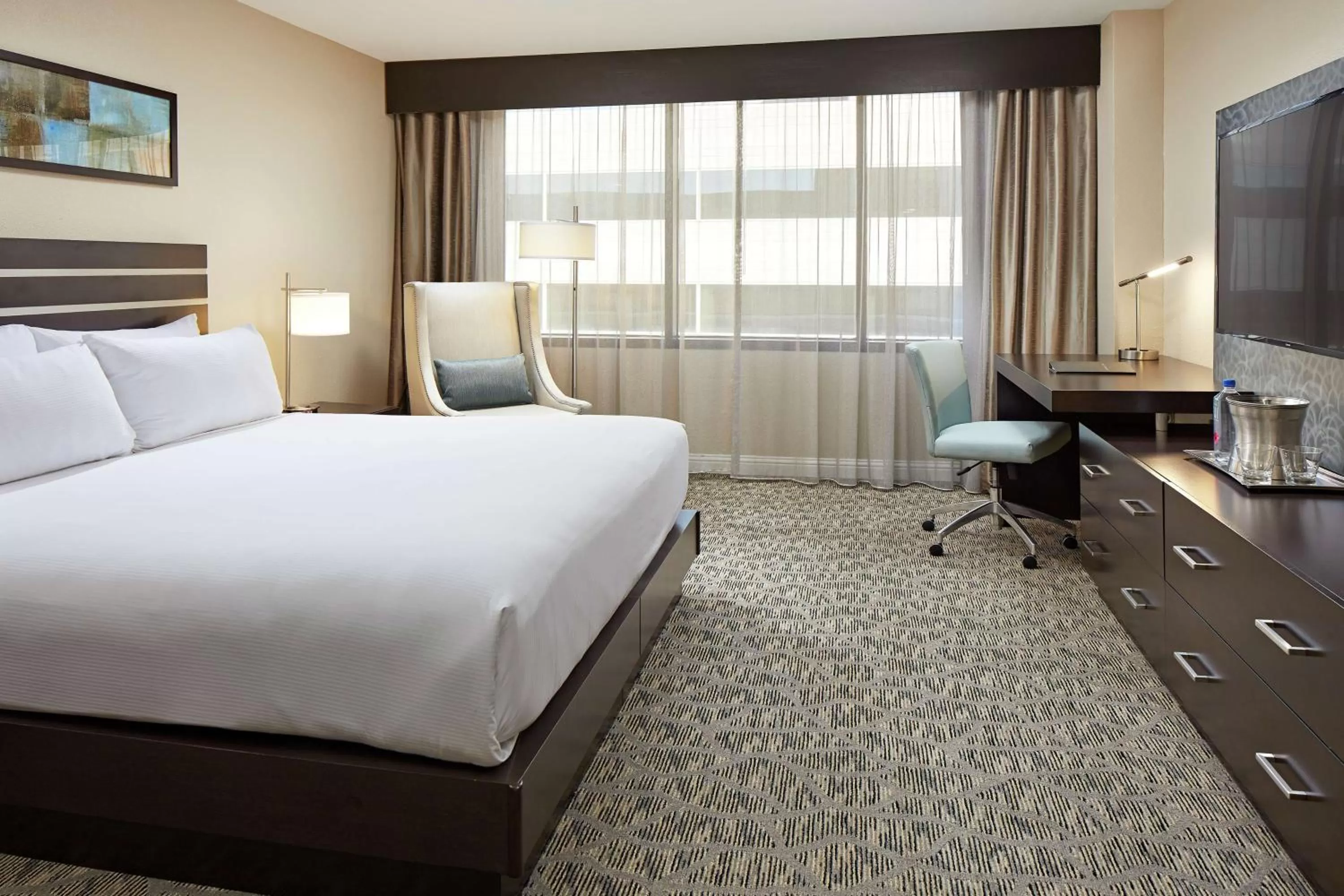 Bedroom, Bed in Hilton Houston Plaza/Medical Center
