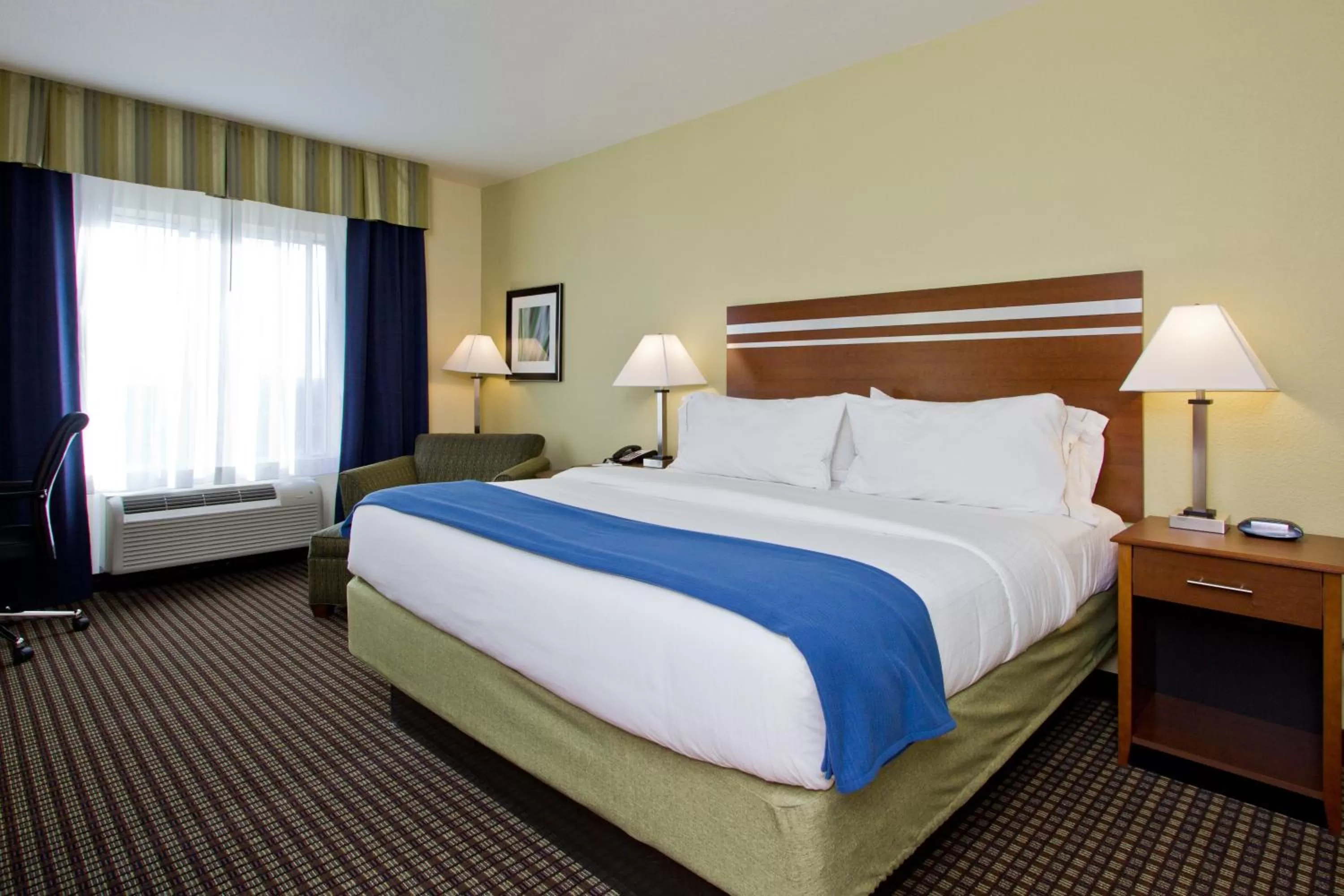 Photo of the whole room, Bed in Holiday Inn Express and Suites Denver East Peoria Street by IHG