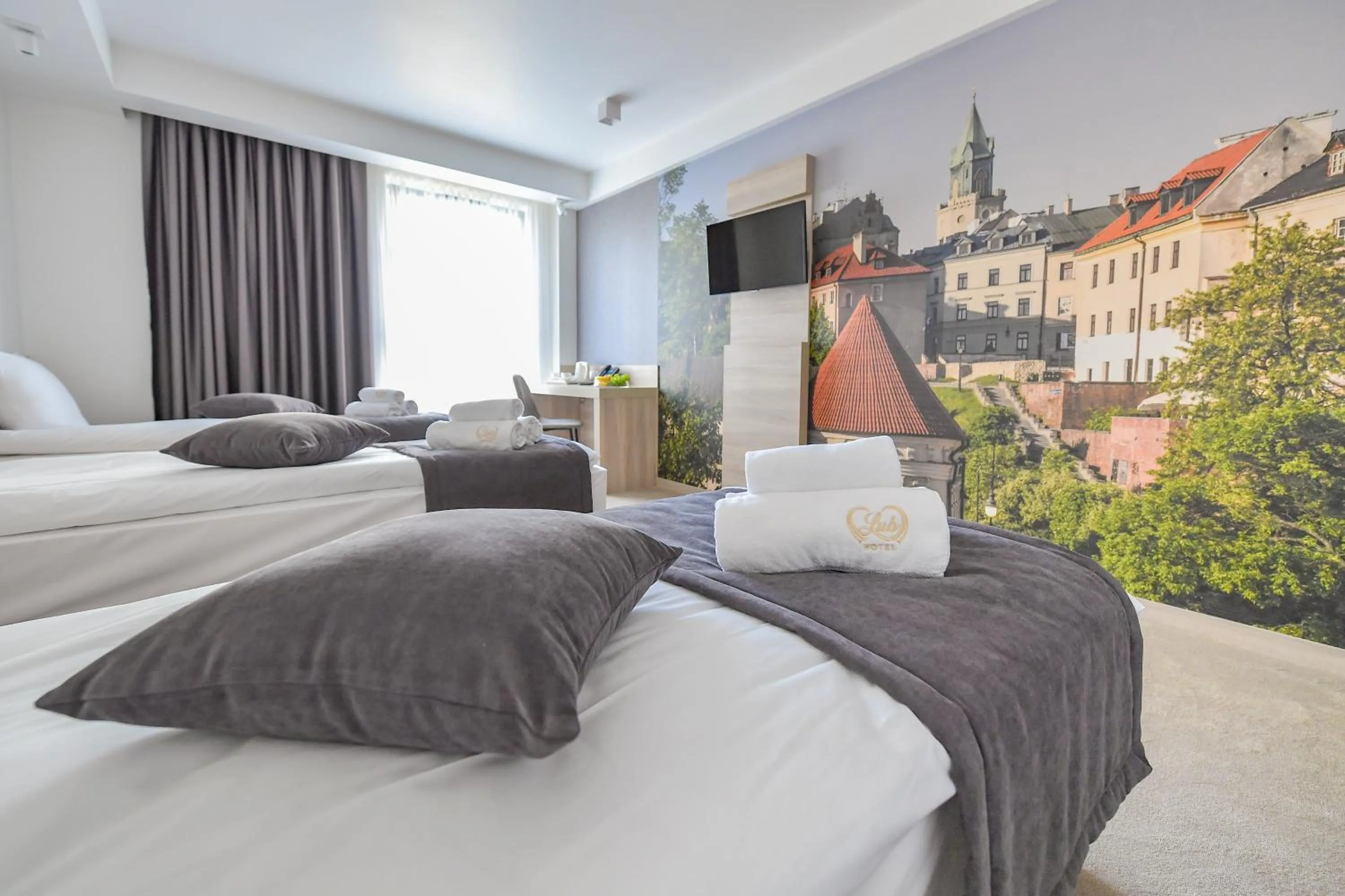 Photo of the whole room, Bed in Lubhotel