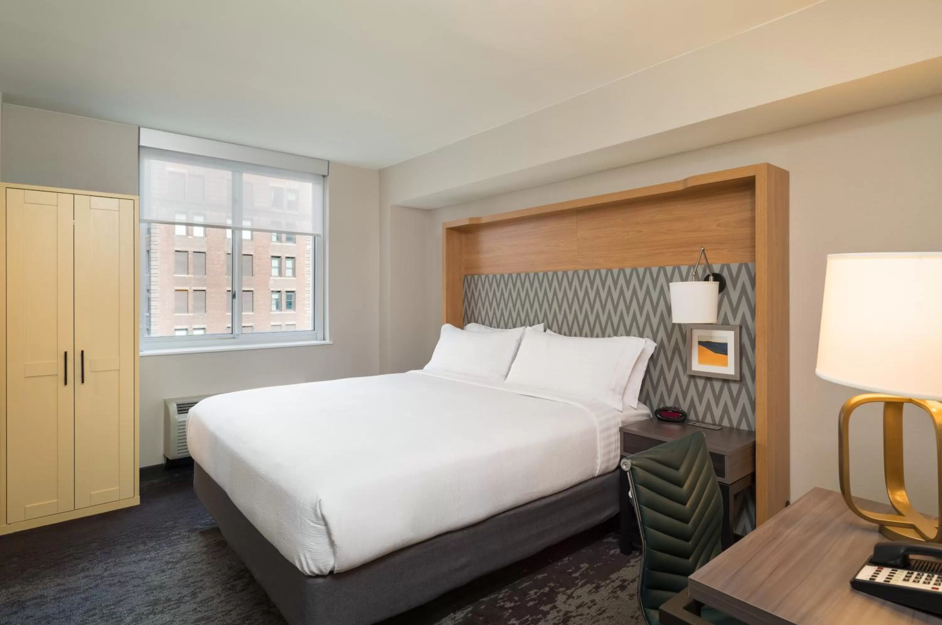 Photo of the whole room, Bed in Holiday Inn New York City - Wall Street by IHG