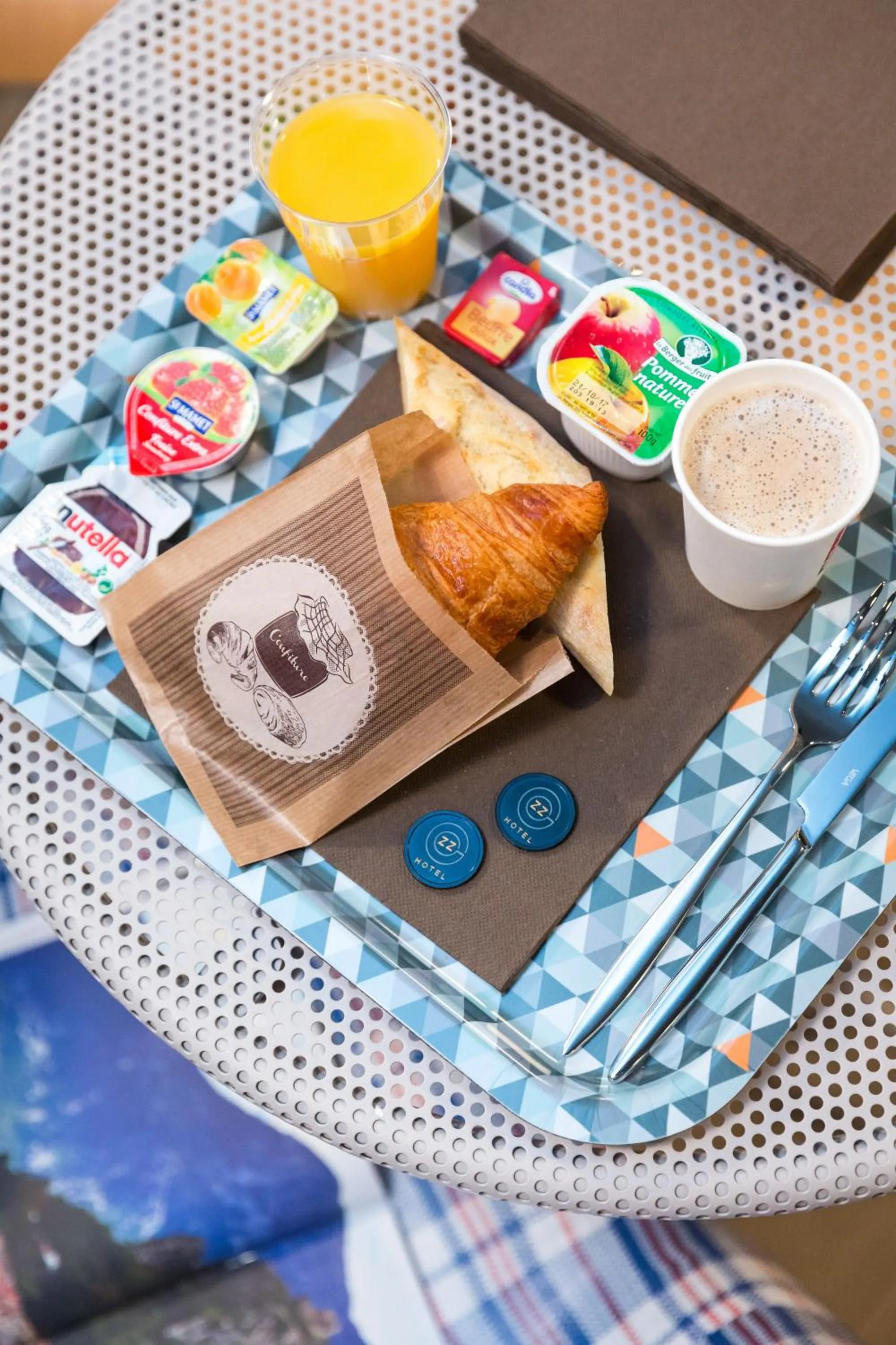 Buffet breakfast in Hôtel Ozz by Happyculture