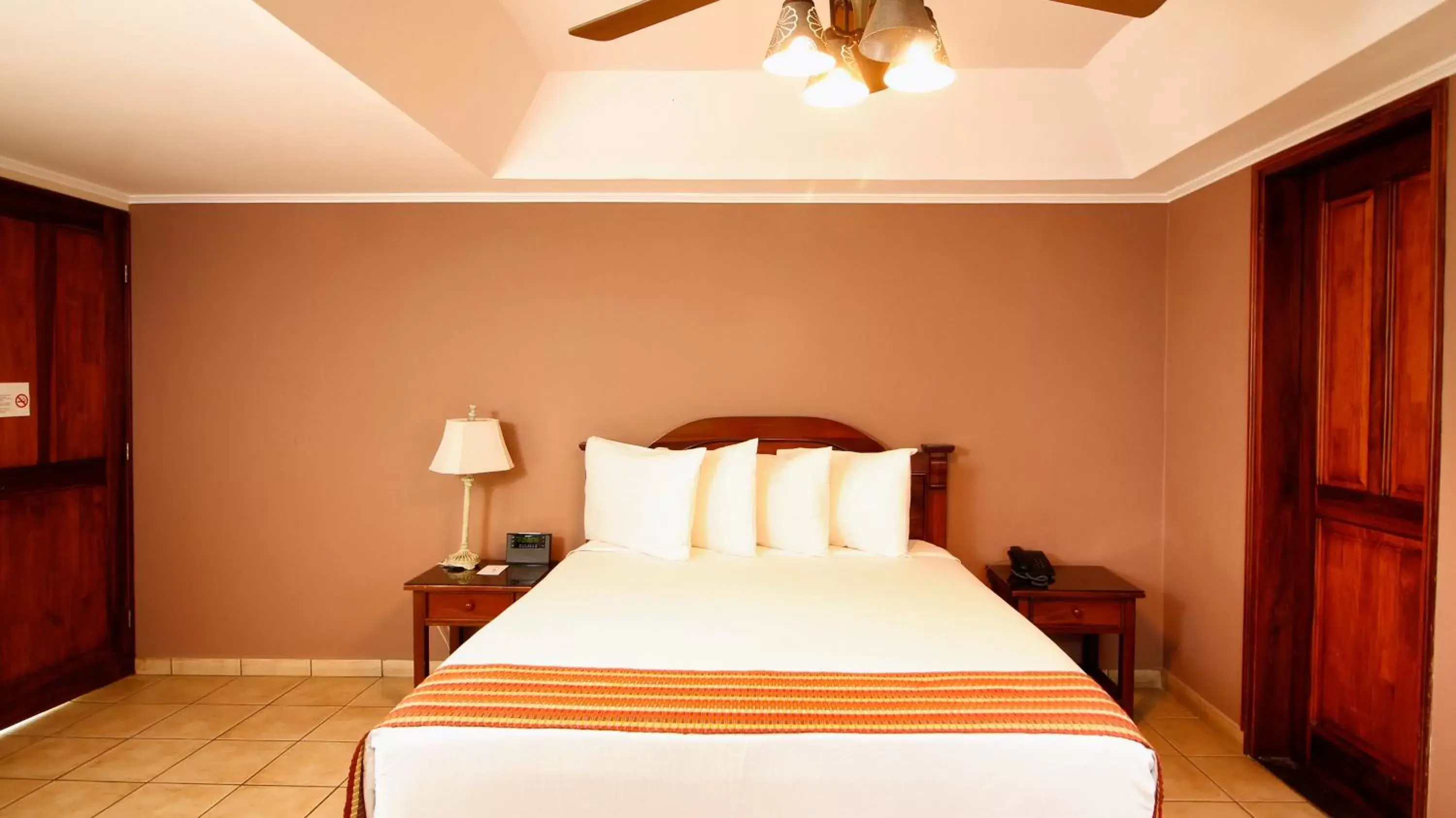 Superior Double Room in La Riviera Hotel Superior Double Room in La Riviera Hotel