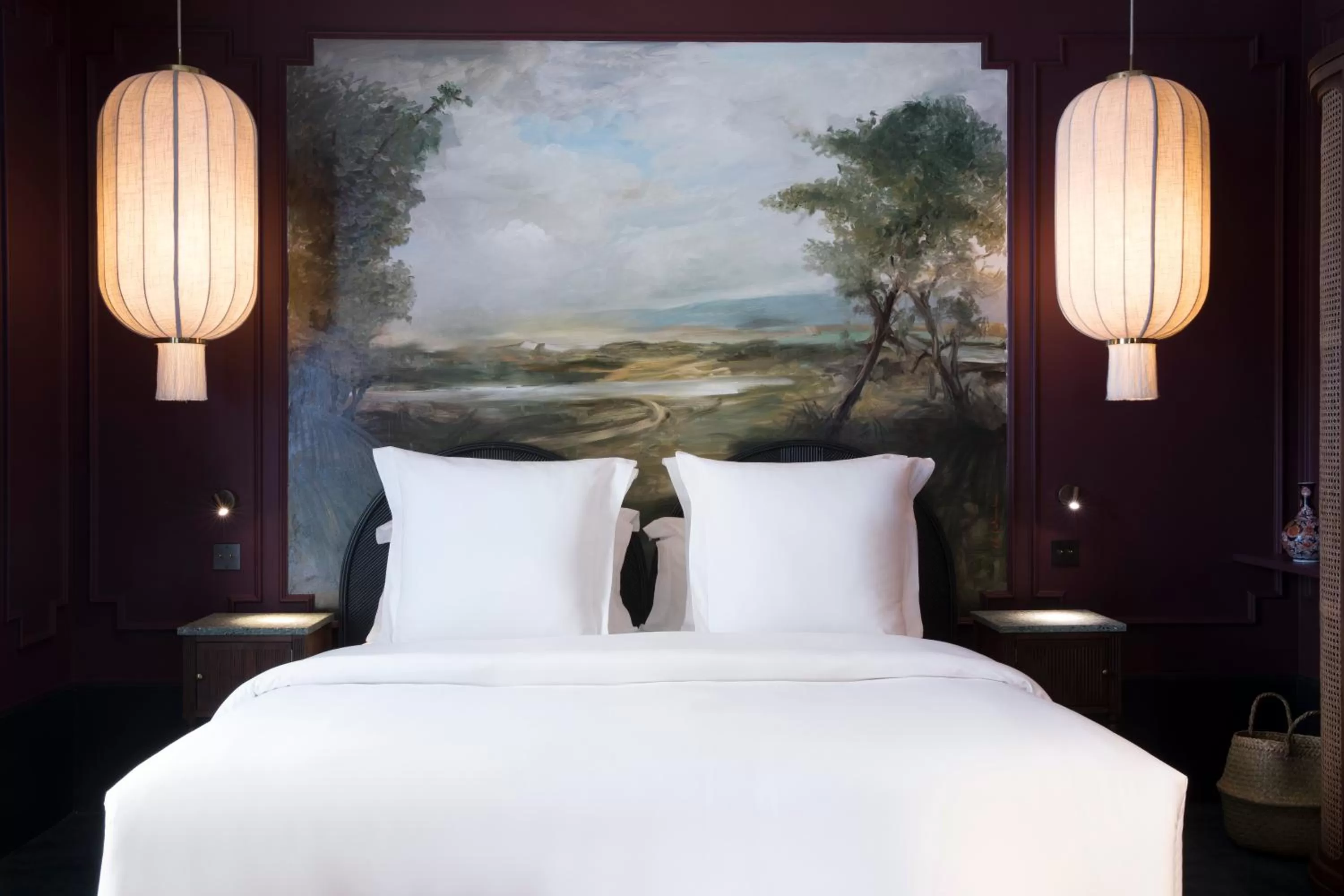 Bathroom, Bed in Hôtel Monte Cristo