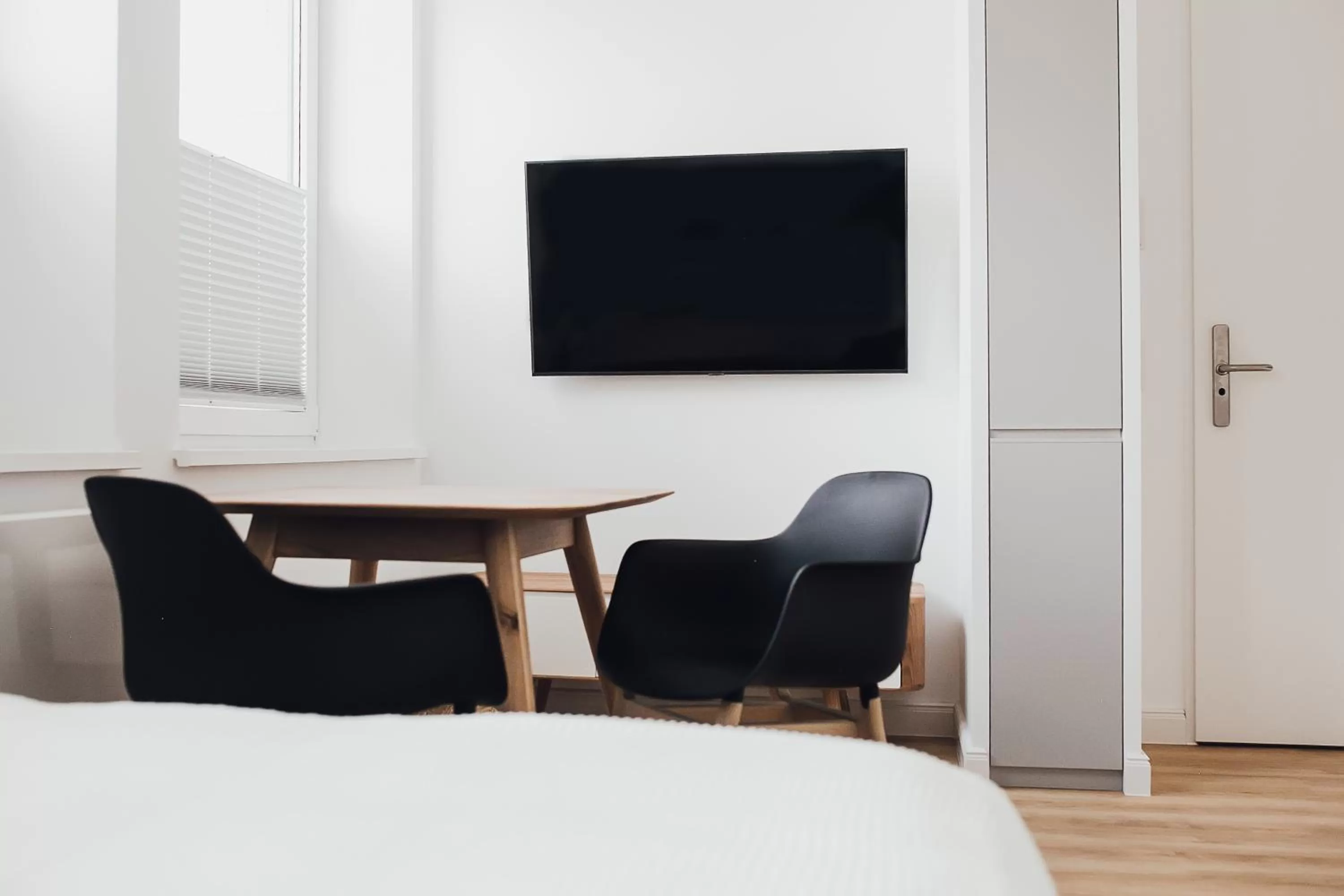 TV and multimedia, Bed in Louis & Louise Apartments & Rooms I Digital Check In