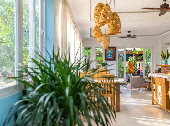 Restaurant/Places to Eat in Peach House