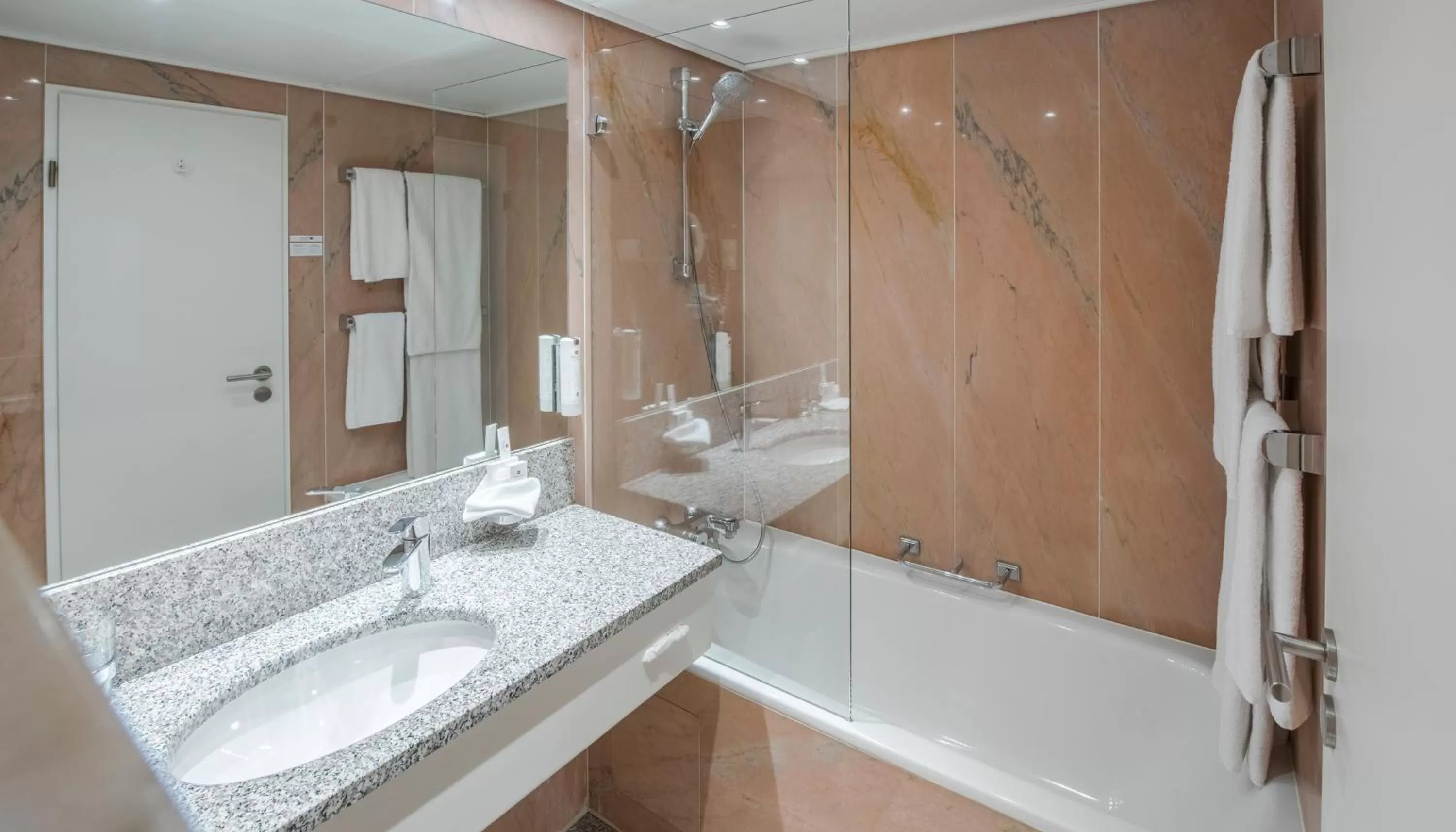 Photo of the whole room in Best Western Premier Hotel Villa Stokkum