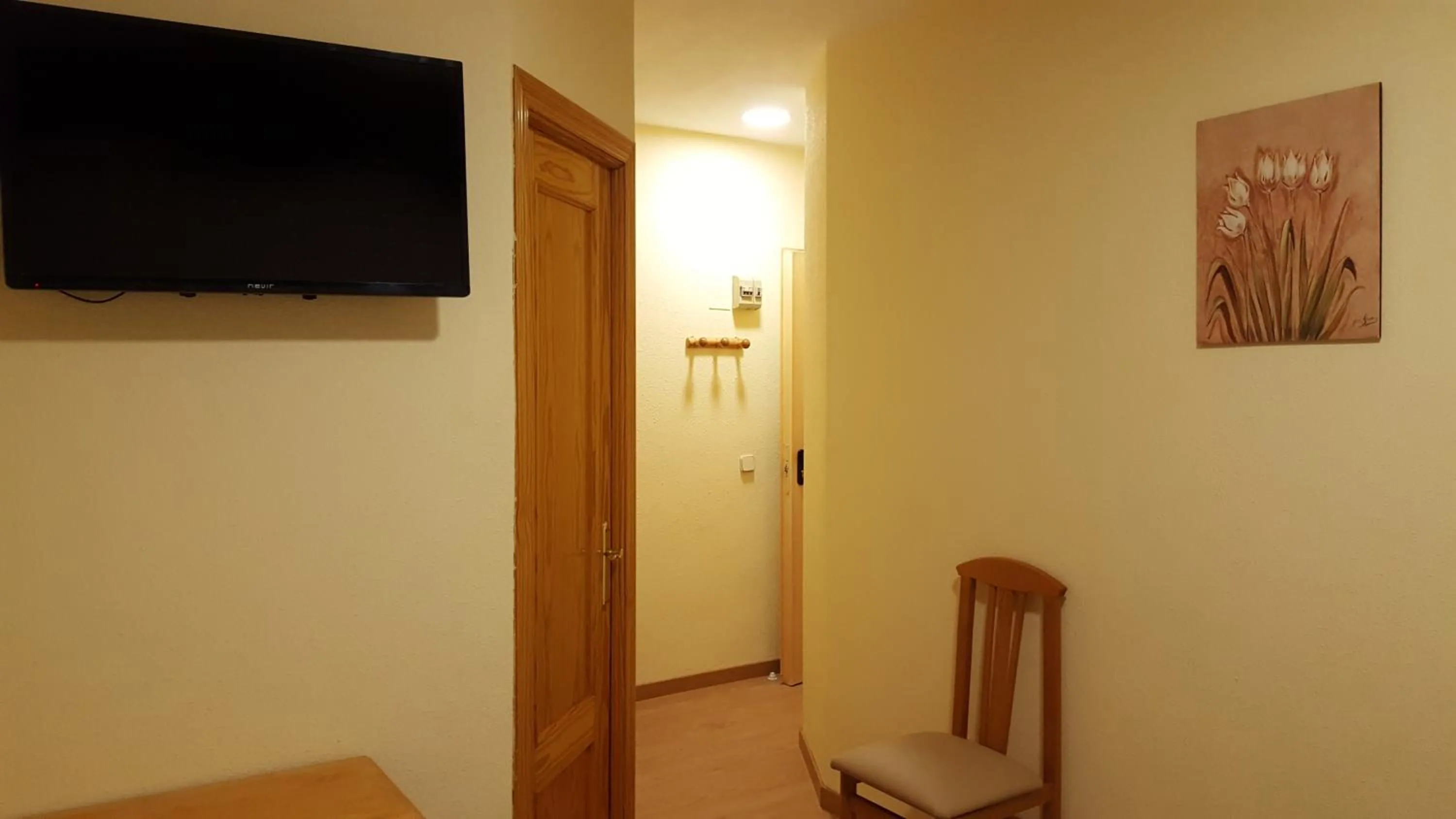 Photo of the whole room in Hotel Cuatro Caños