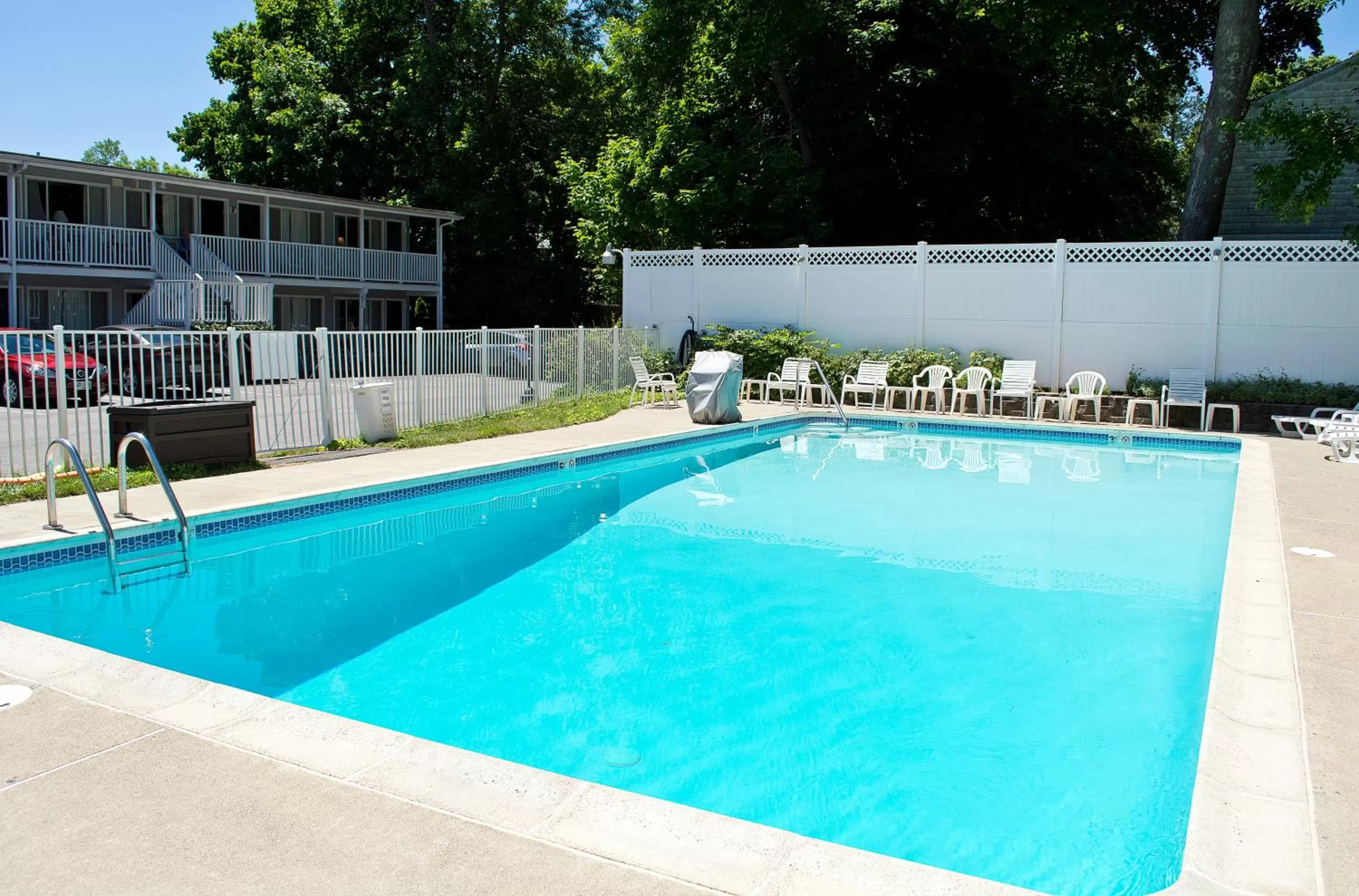 Swimming pool in Bar Harbor Villager Motel - Downtown