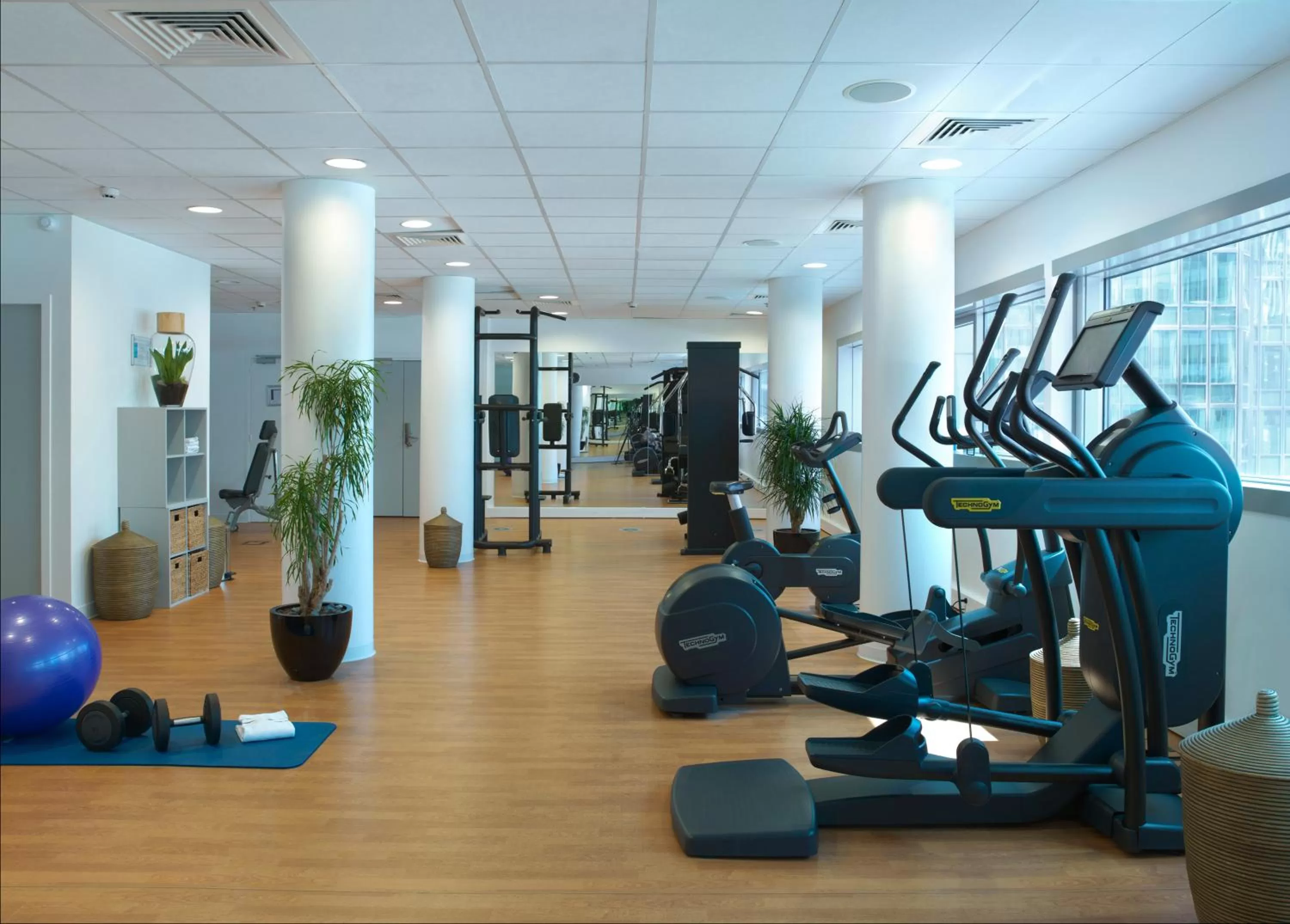 Fitness centre/facilities in Melia Paris La Defense