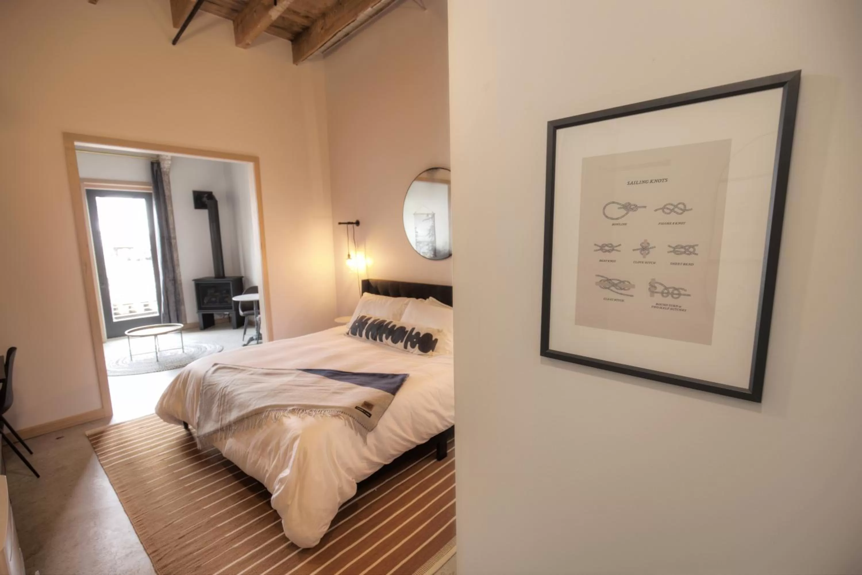 Photo of the whole room, Bed in Bowline Hotel