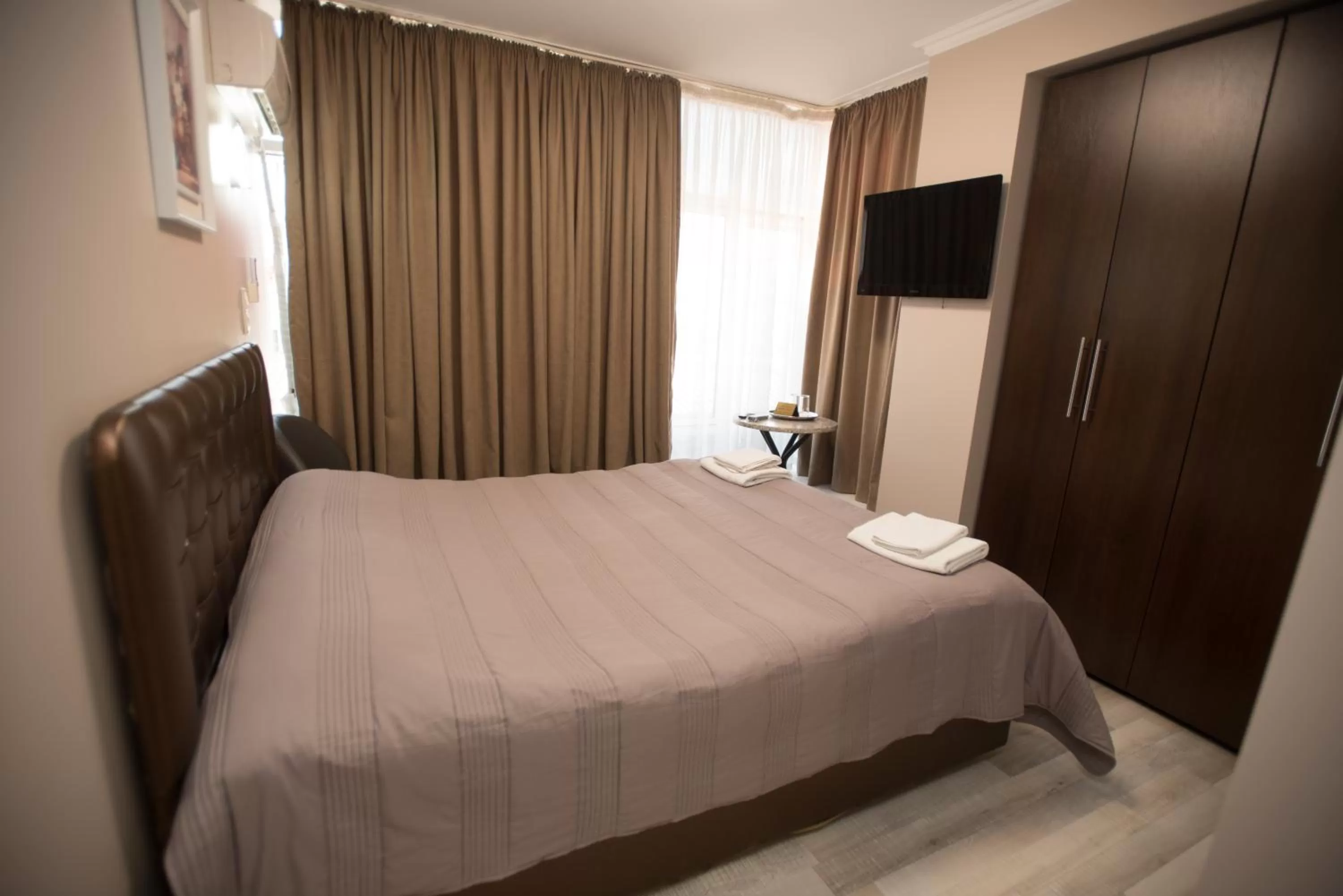 Photo of the whole room, Bed in Altin Palace