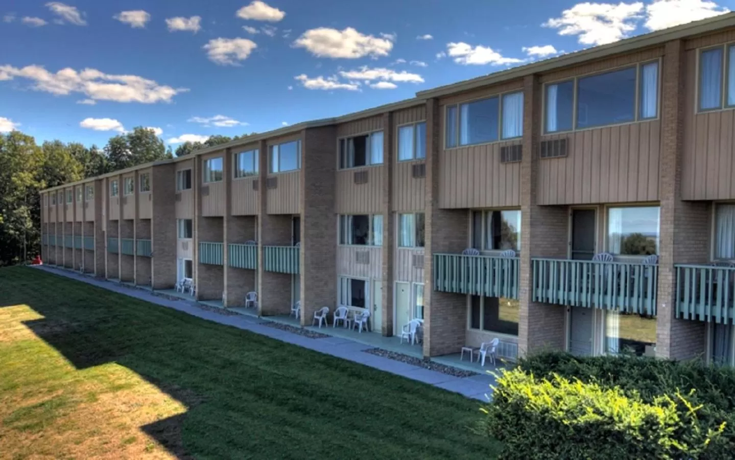 Property building in Old Orchard Inn