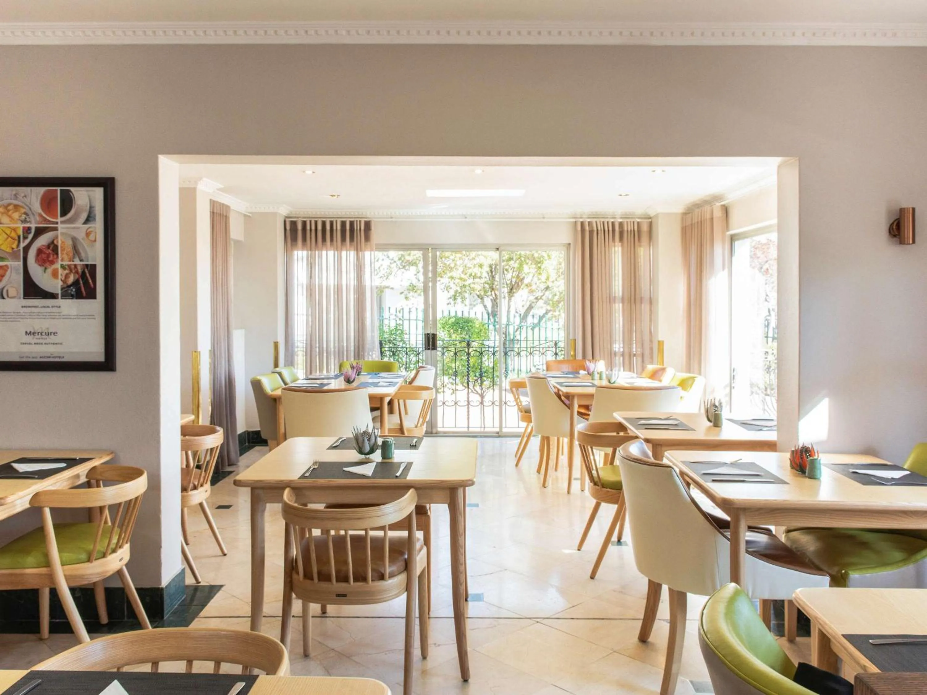 Lounge or bar in Mercure Johannesburg Midrand