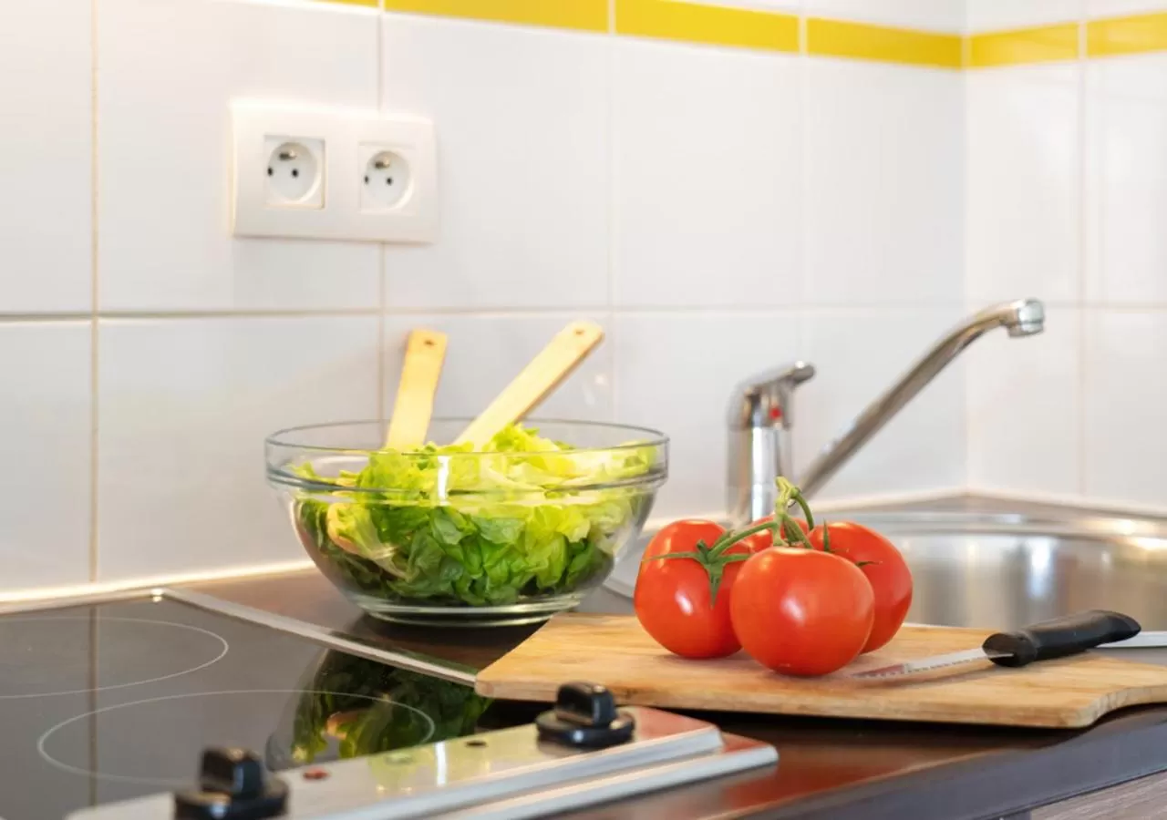 Kitchen or kitchenette in Zenitude Hôtel-Résidences Béziers Centre