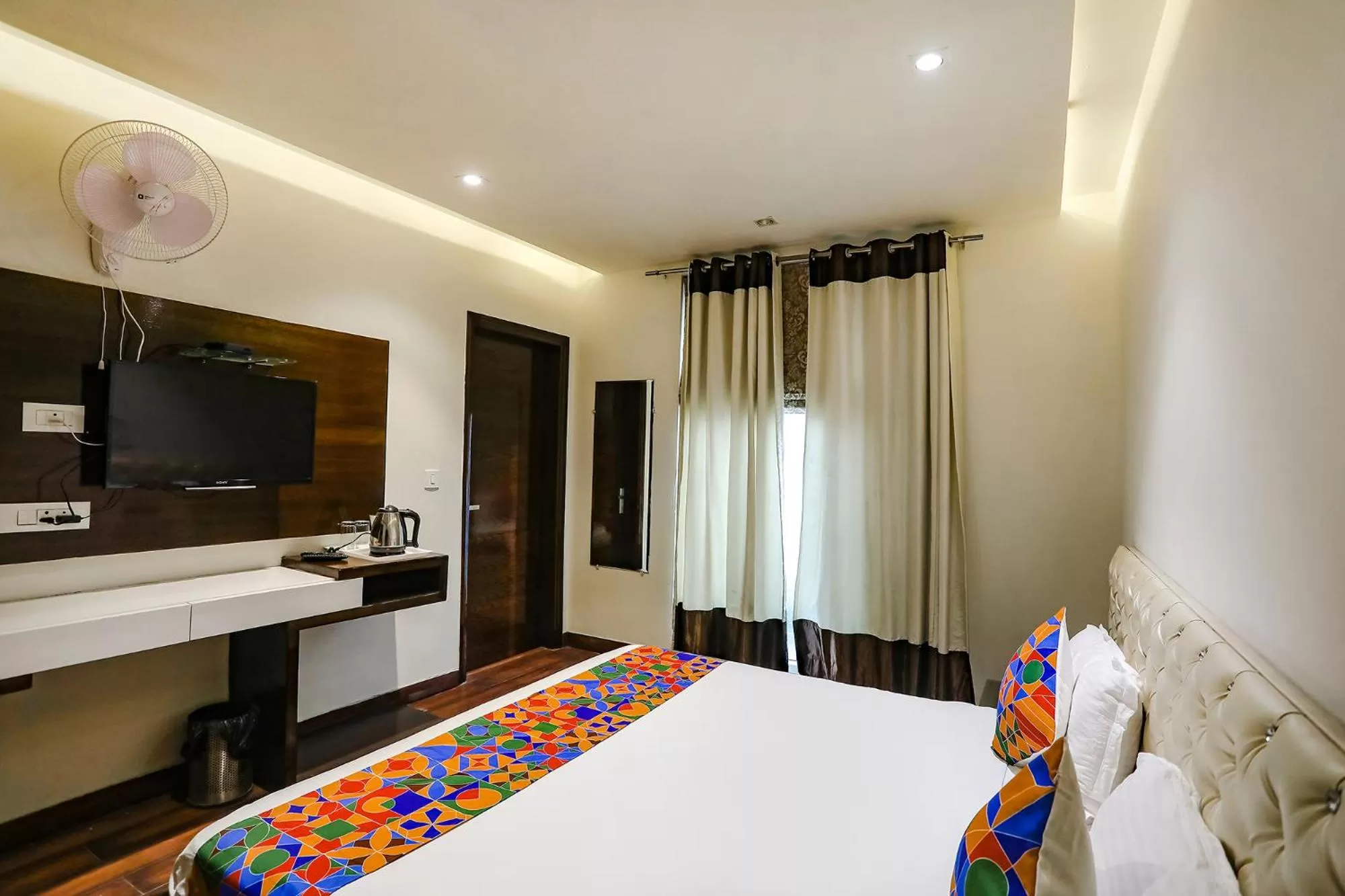 Communal lounge/ TV room, Bed in FabHotel Grand Stay