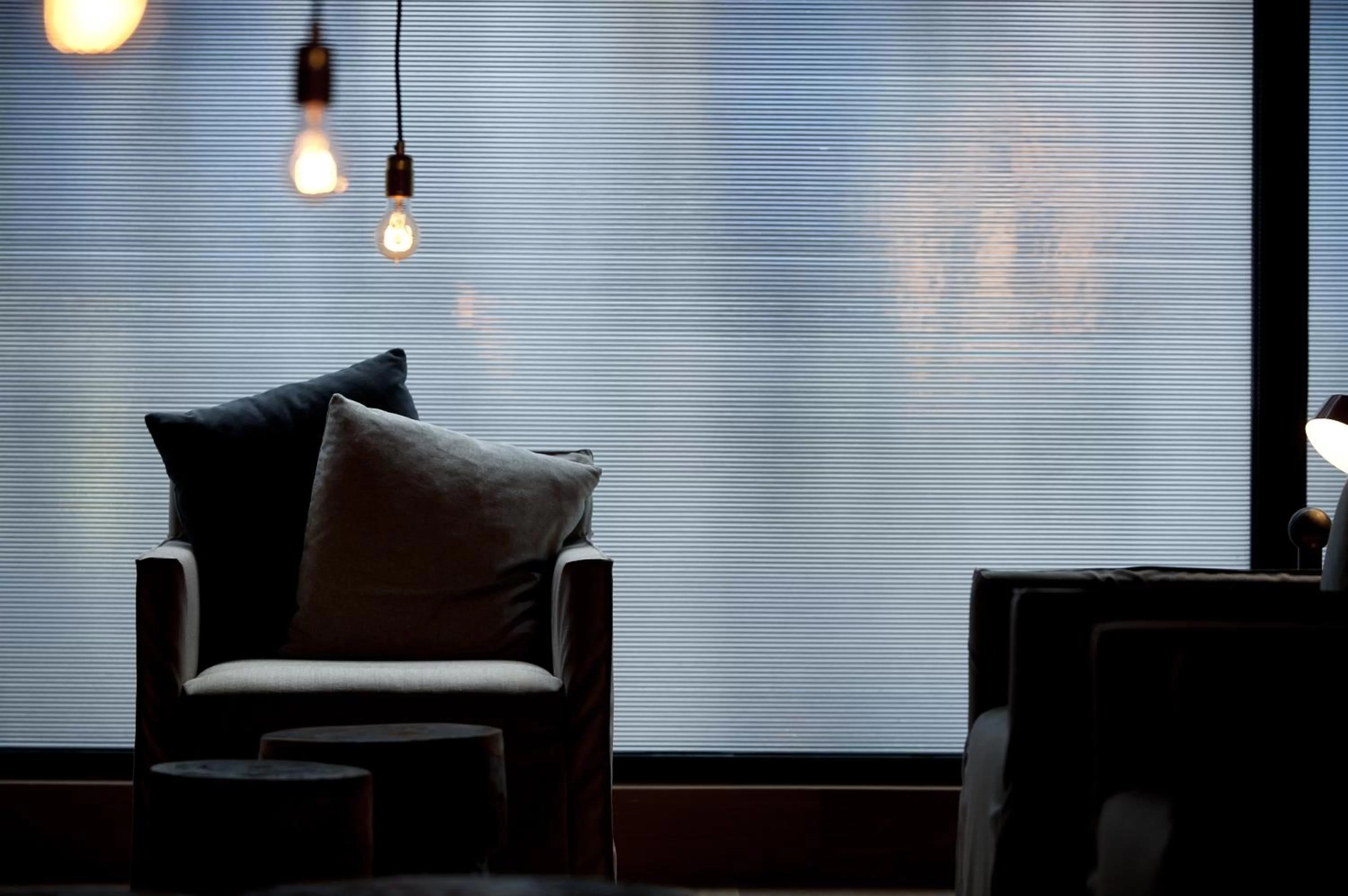 Communal lounge/ TV room in 9Hotel Central