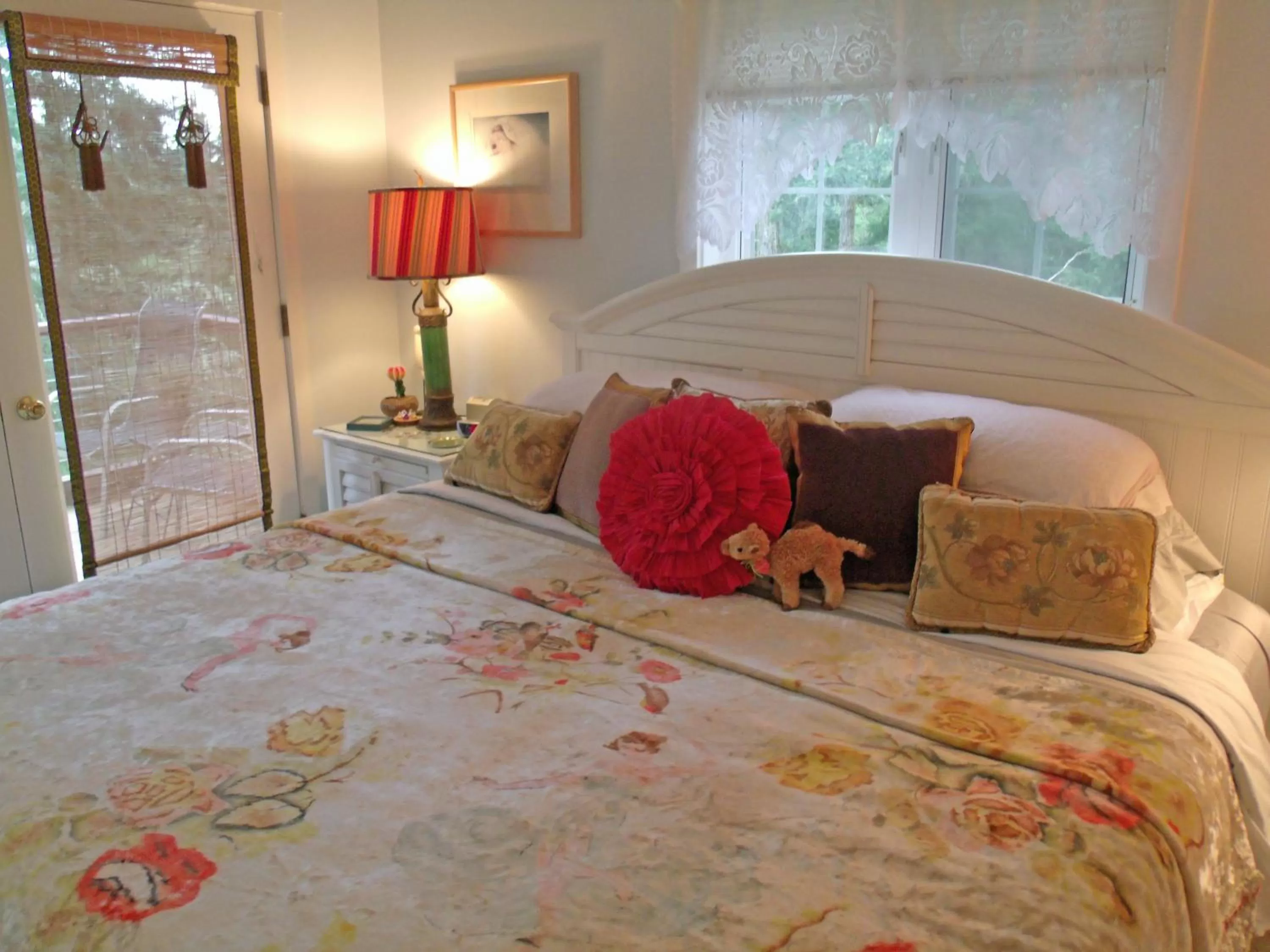 Bedroom, Bed in Inn to the Woods