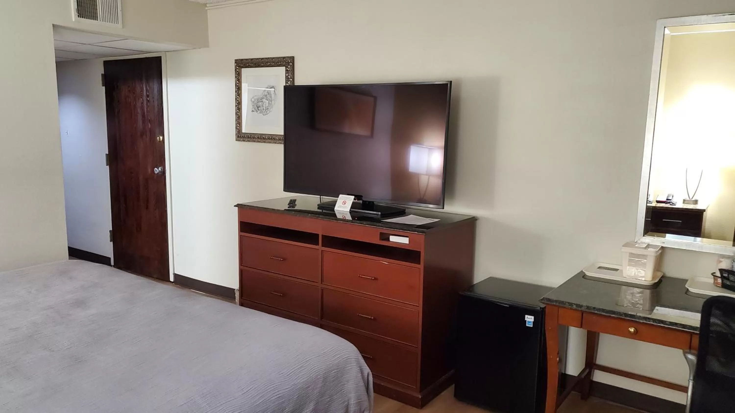 TV and multimedia, Bed in Quality Inn Alamosa