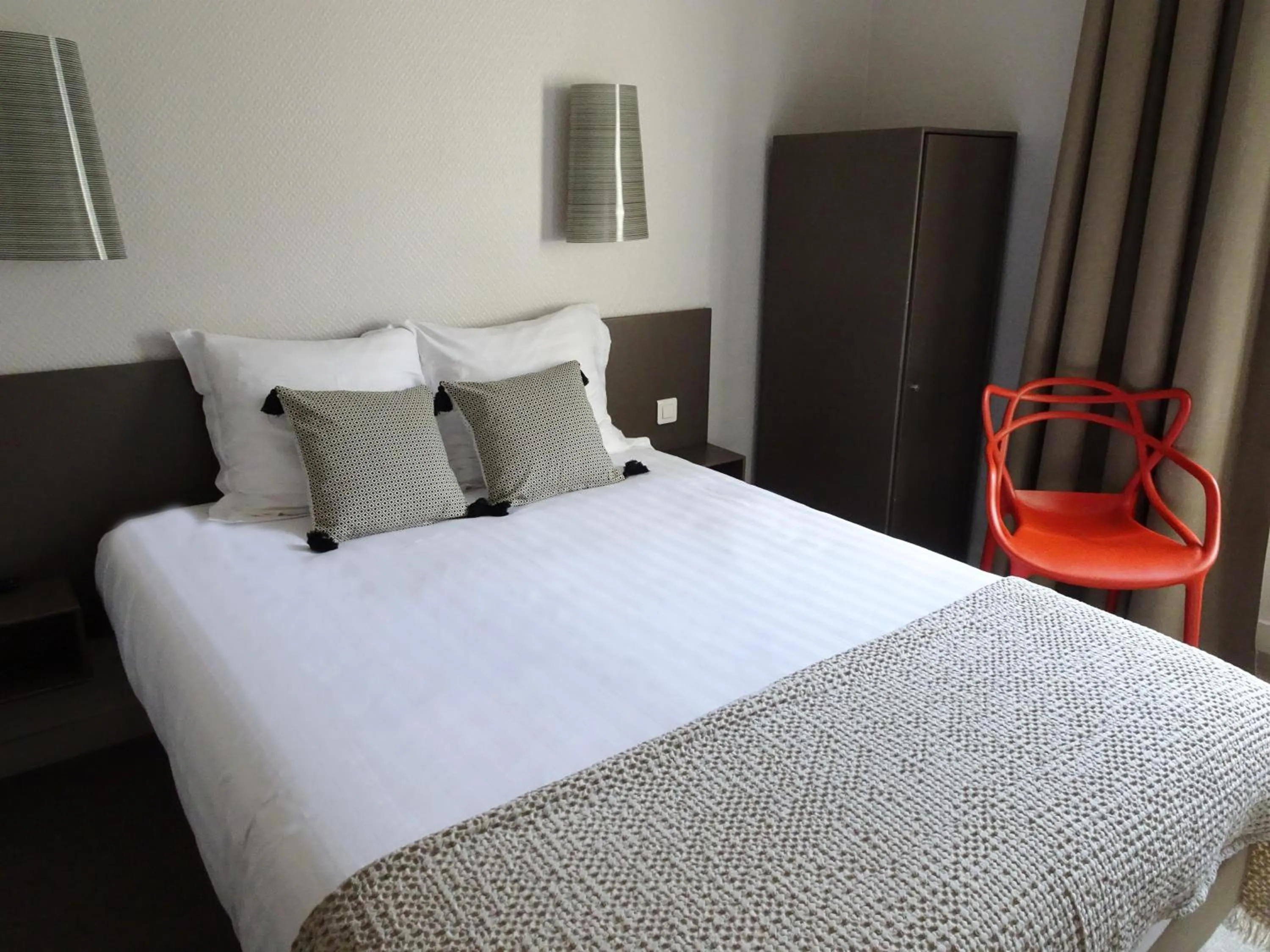 Bed in Hotel Le Sevigne - Sure Hotel Collection by Best Western