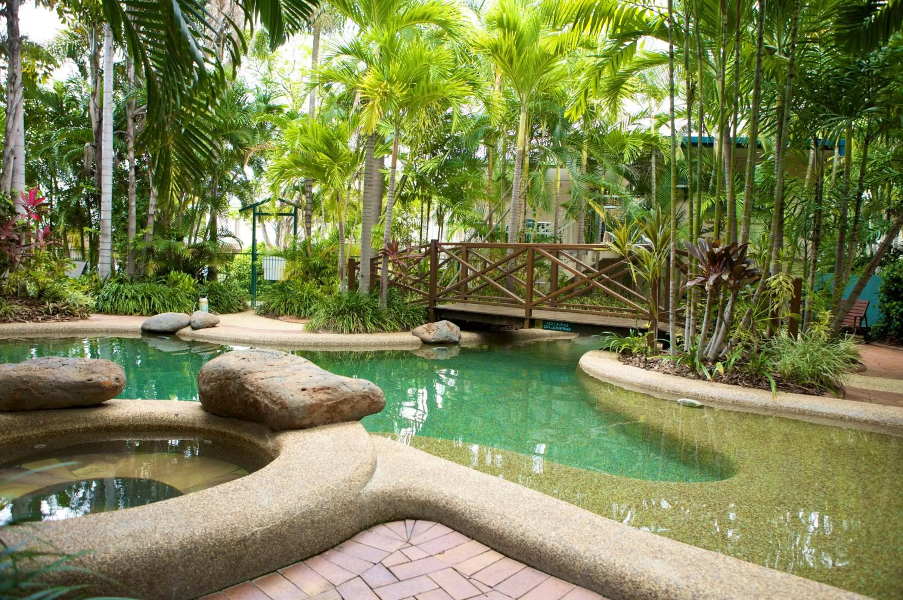 Facade/entrance in City Oasis Inn Townsville, SureStay Collection by BW