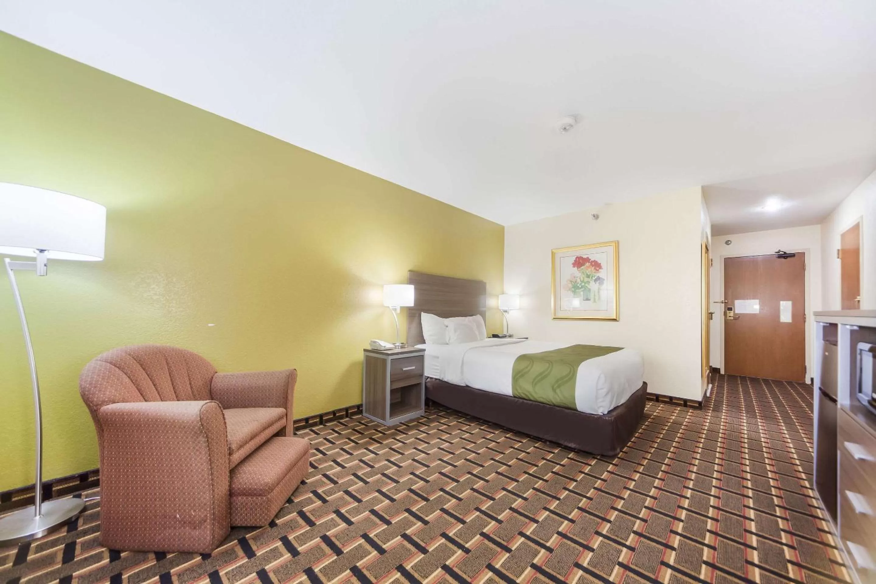 Photo of the whole room, Bed in Quality Inn Lincoln Cornhusker