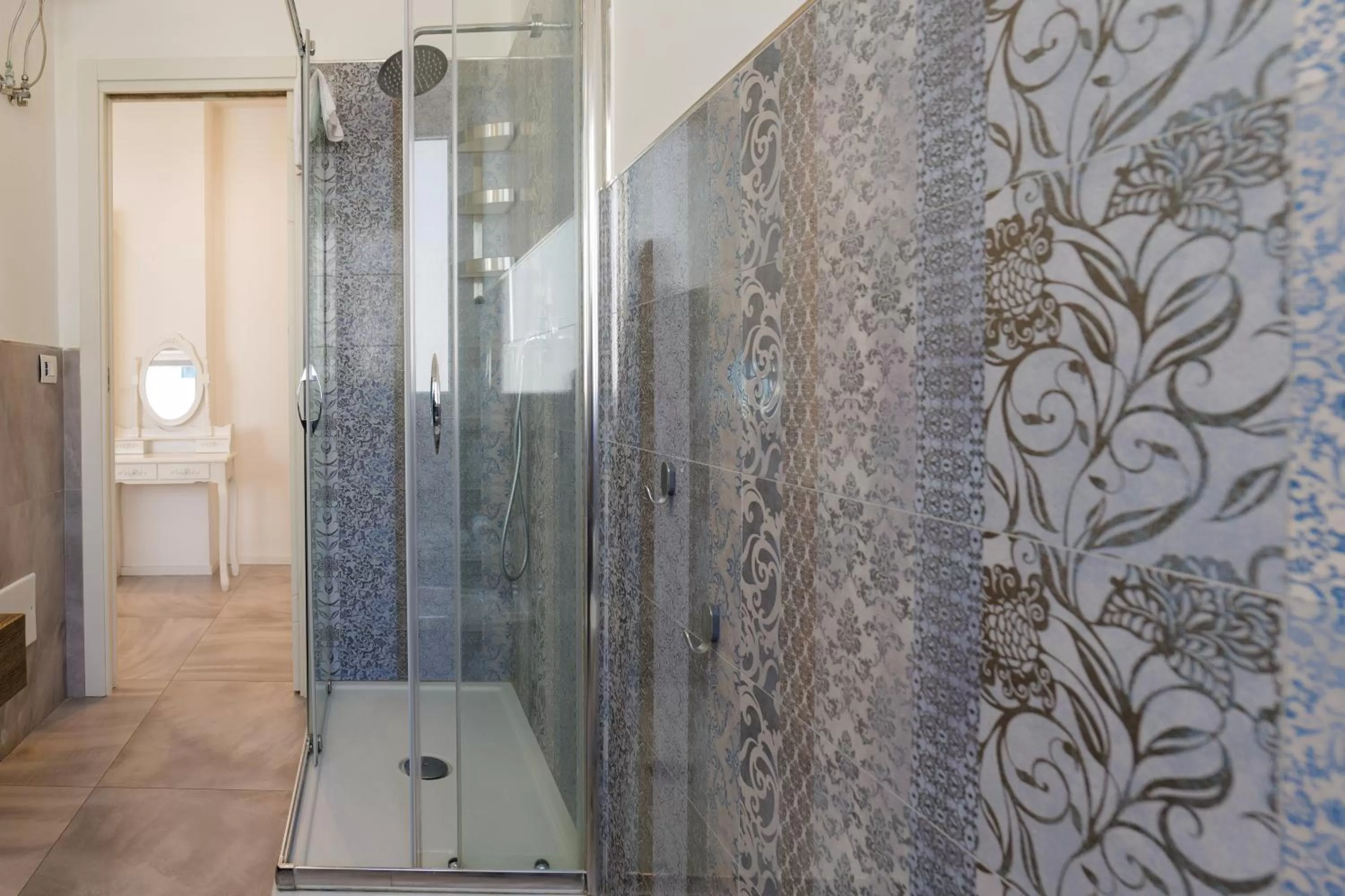 Shower, Bathroom in Relais Vittorio Veneto - Luxotel & Apartotel