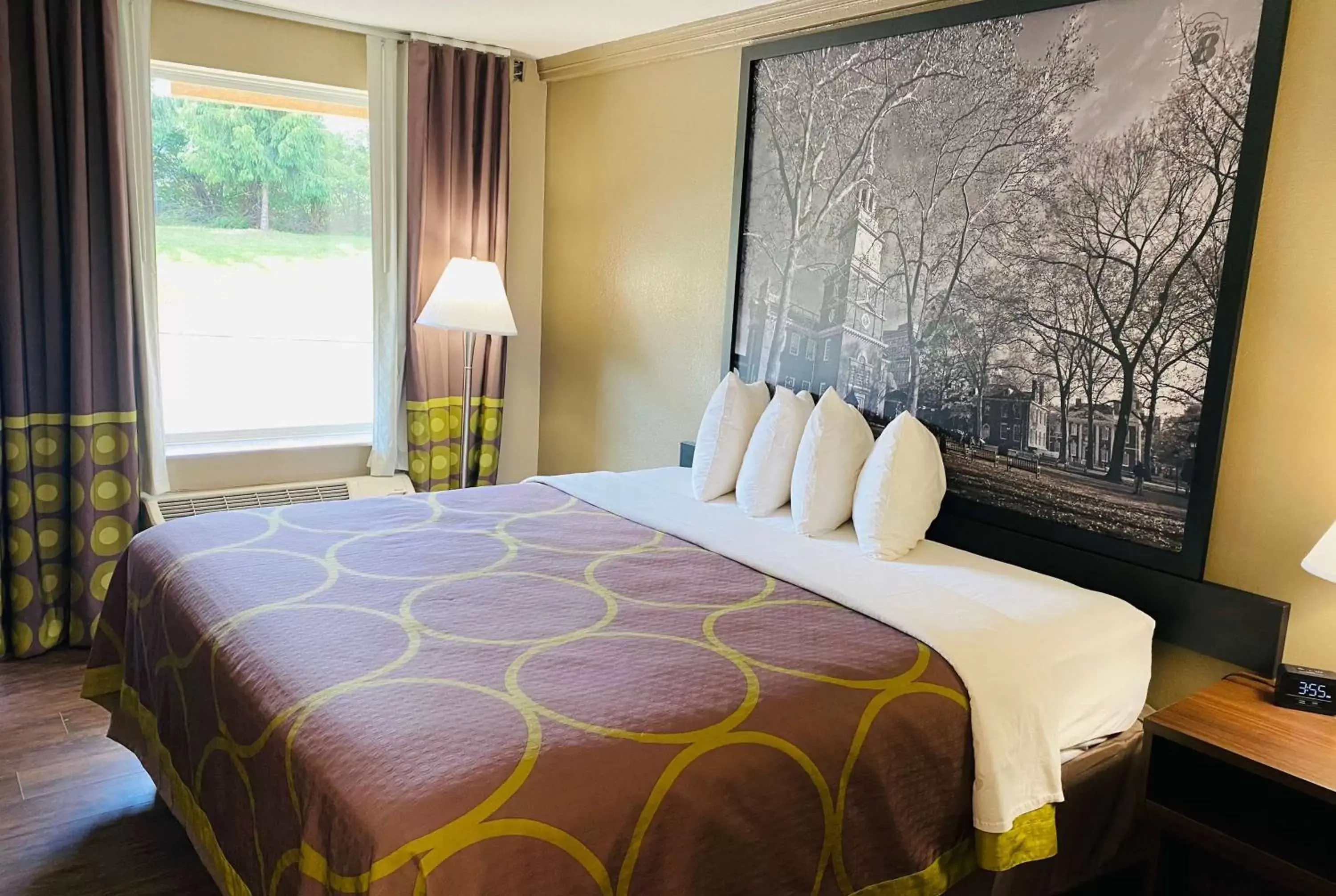 Deluxe King Room - Non-Smoking in Super 8 by Wyndham Danville Deluxe King Room - Non-Smoking in Super 8 by Wyndham Danville